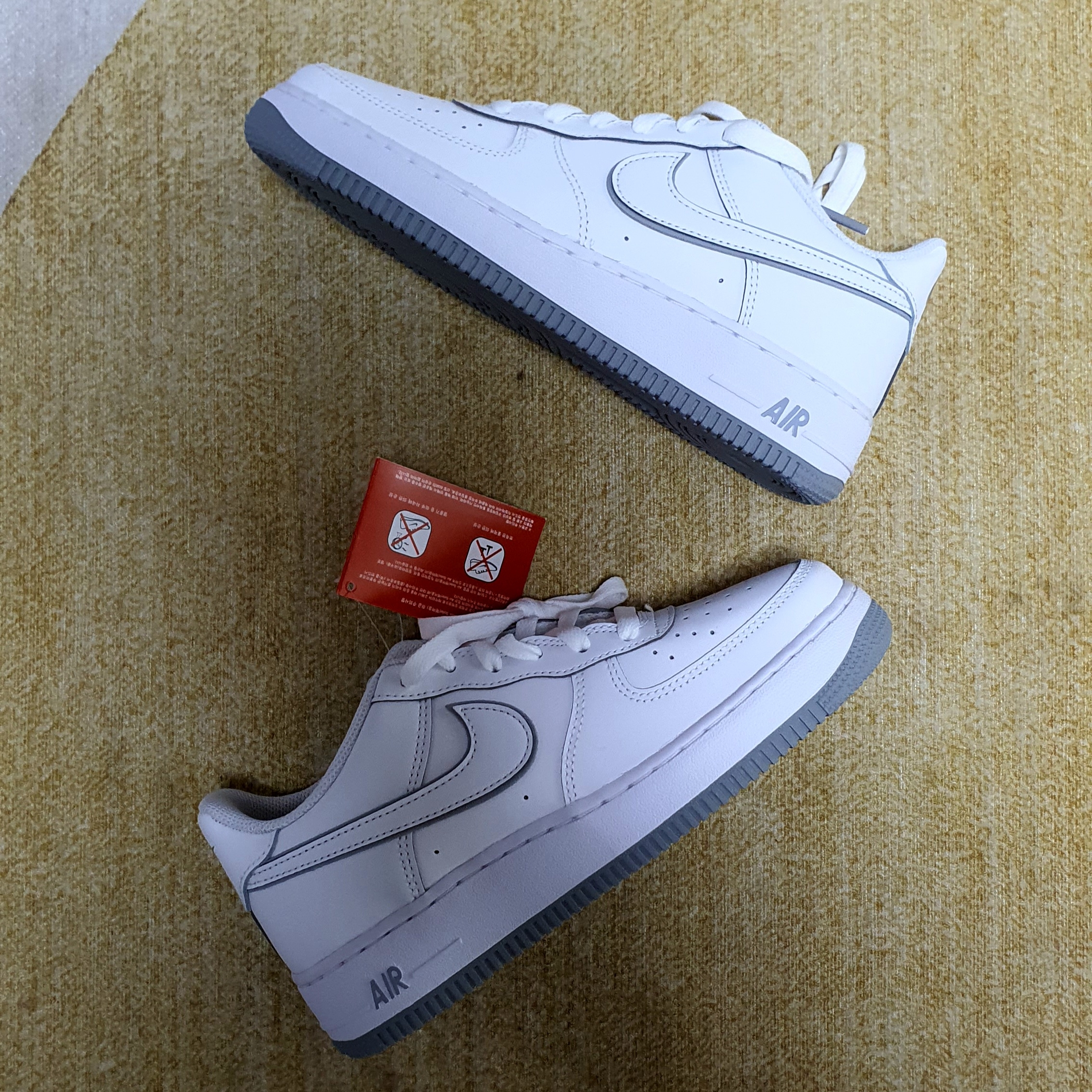 (GS) Nike Air Force 1 White Wolf Grey 착용 스타일