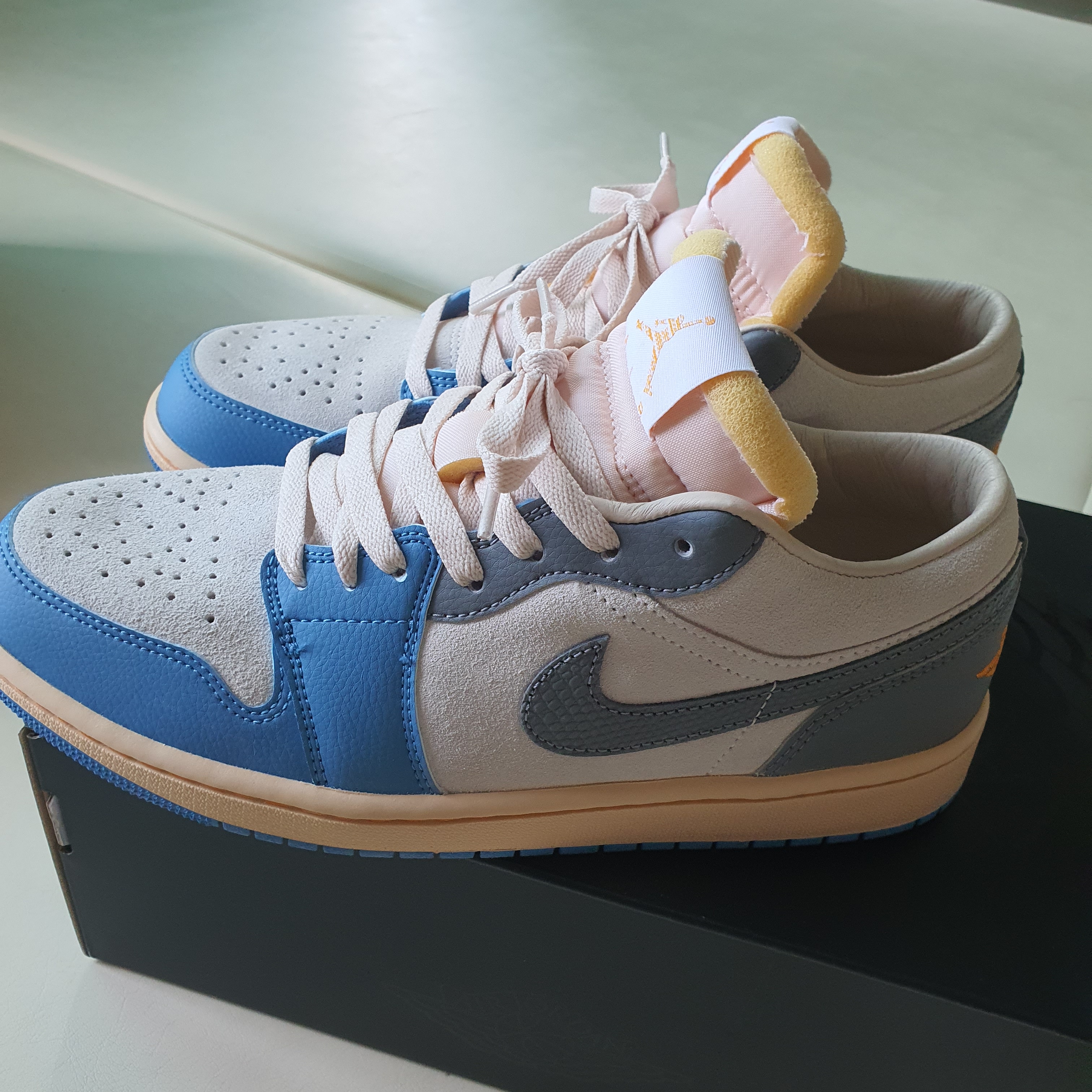 Jordan 1 Low SE Tokyo 96 착용 스타일 - 2