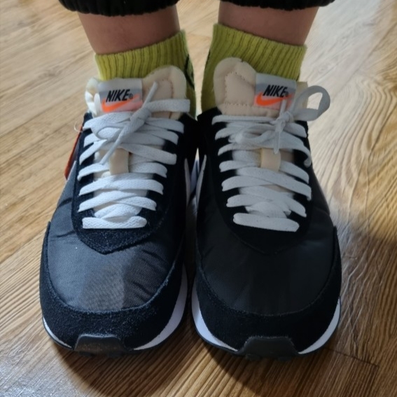 Nike Waffle Trainer 2 Black White 착용 스타일 - 2
