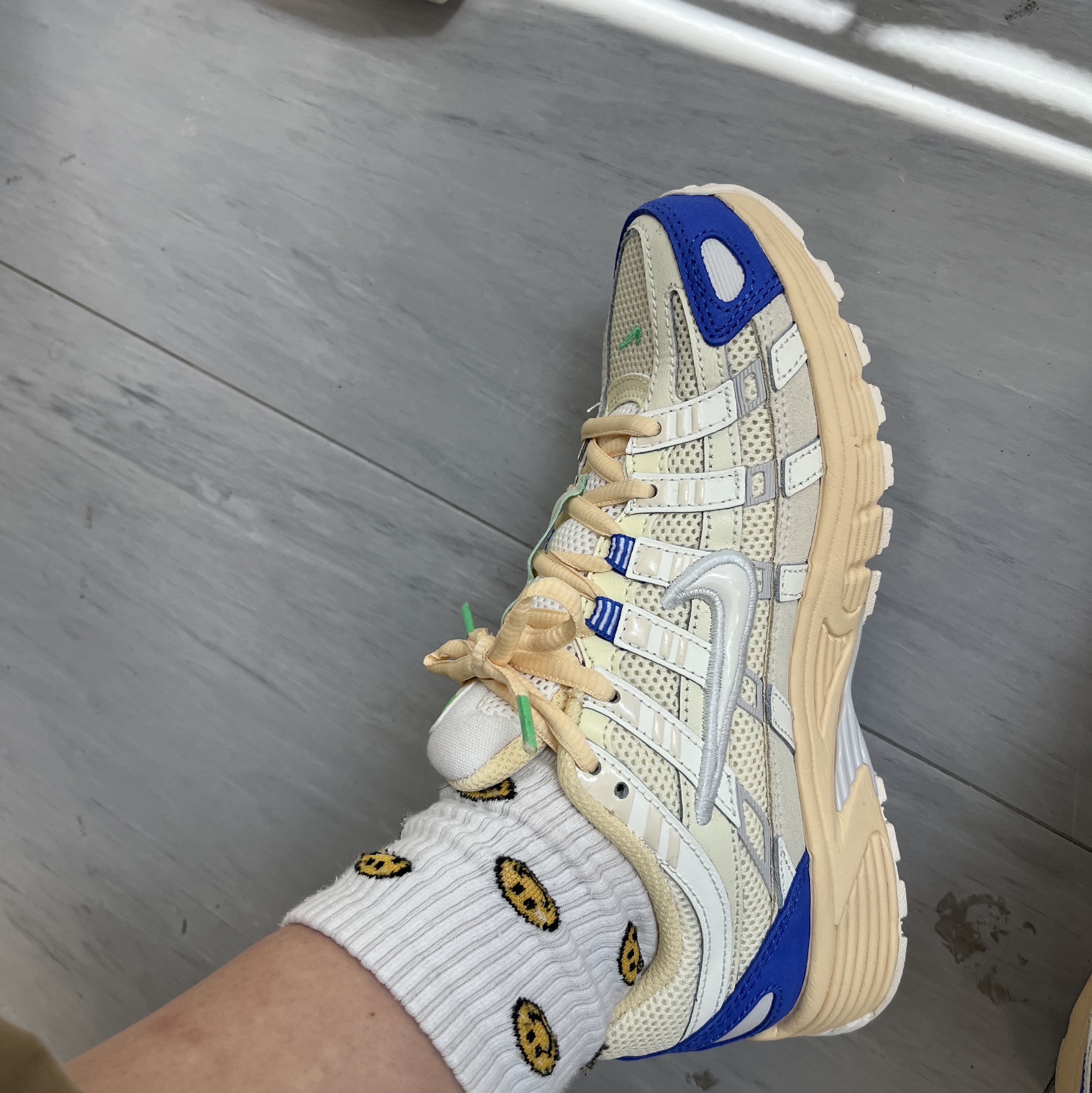 Nike P-6000 Coconut Milk Medium Blue 착용 스타일 - 2