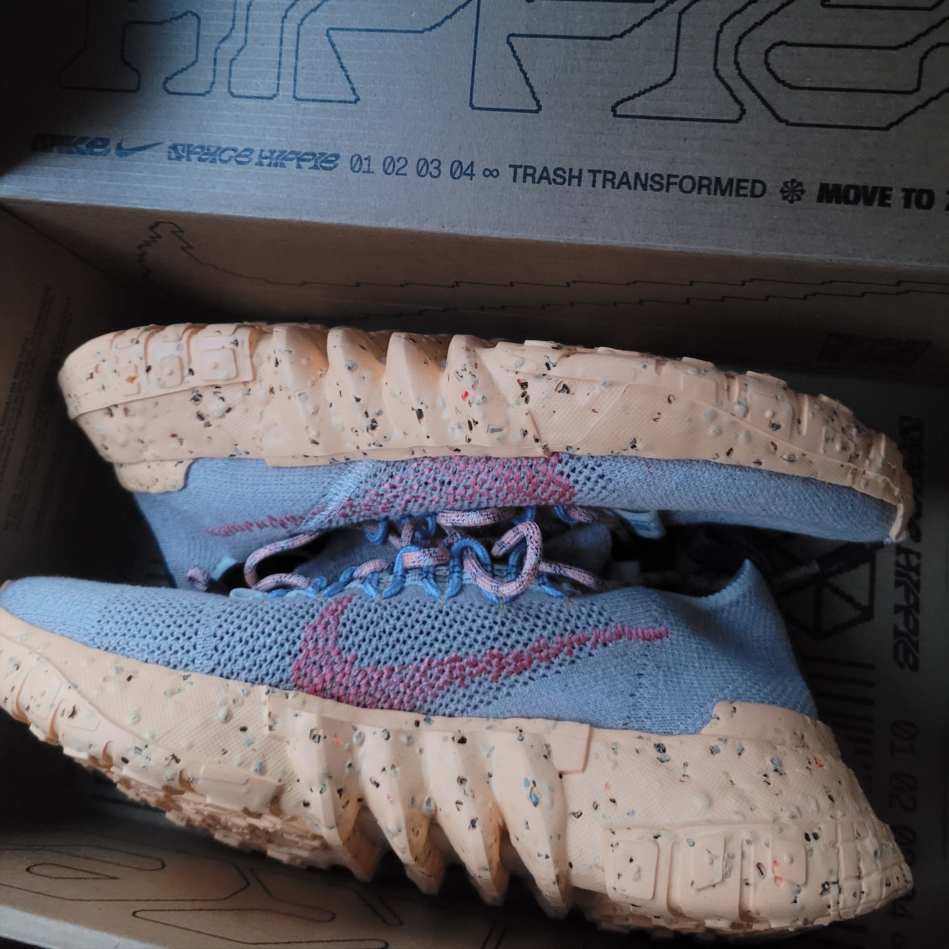 Nike Space Hippie 01 Melon Tint 착용 스타일