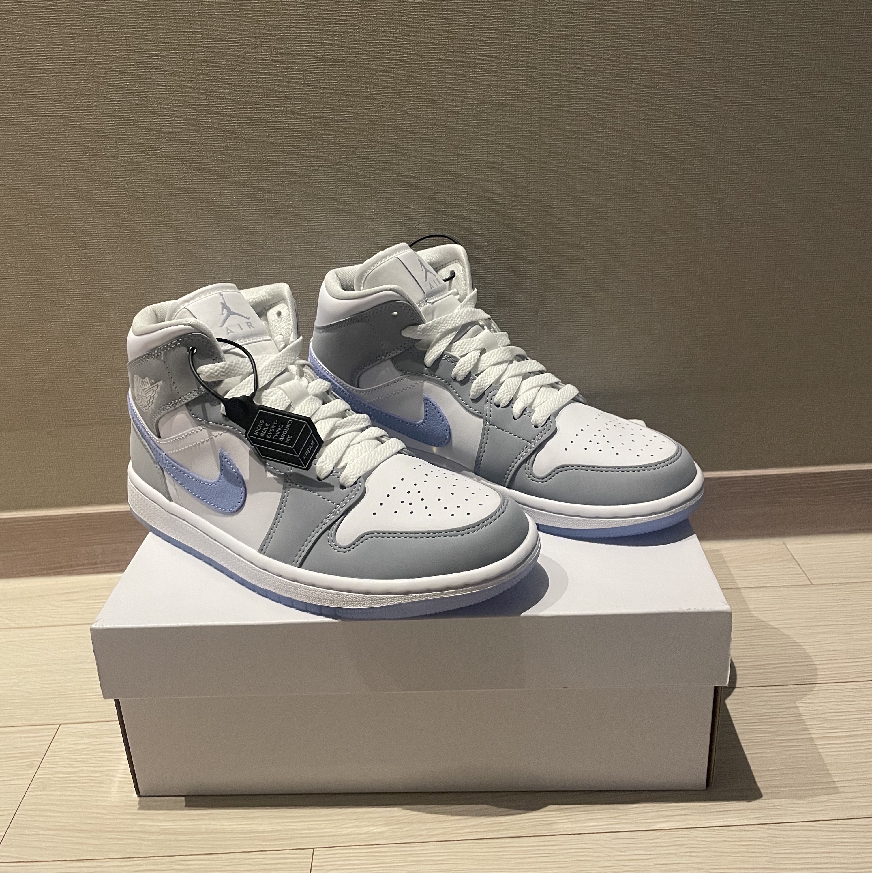 (W) Jordan 1 Mid Wolf Grey 착용 스타일