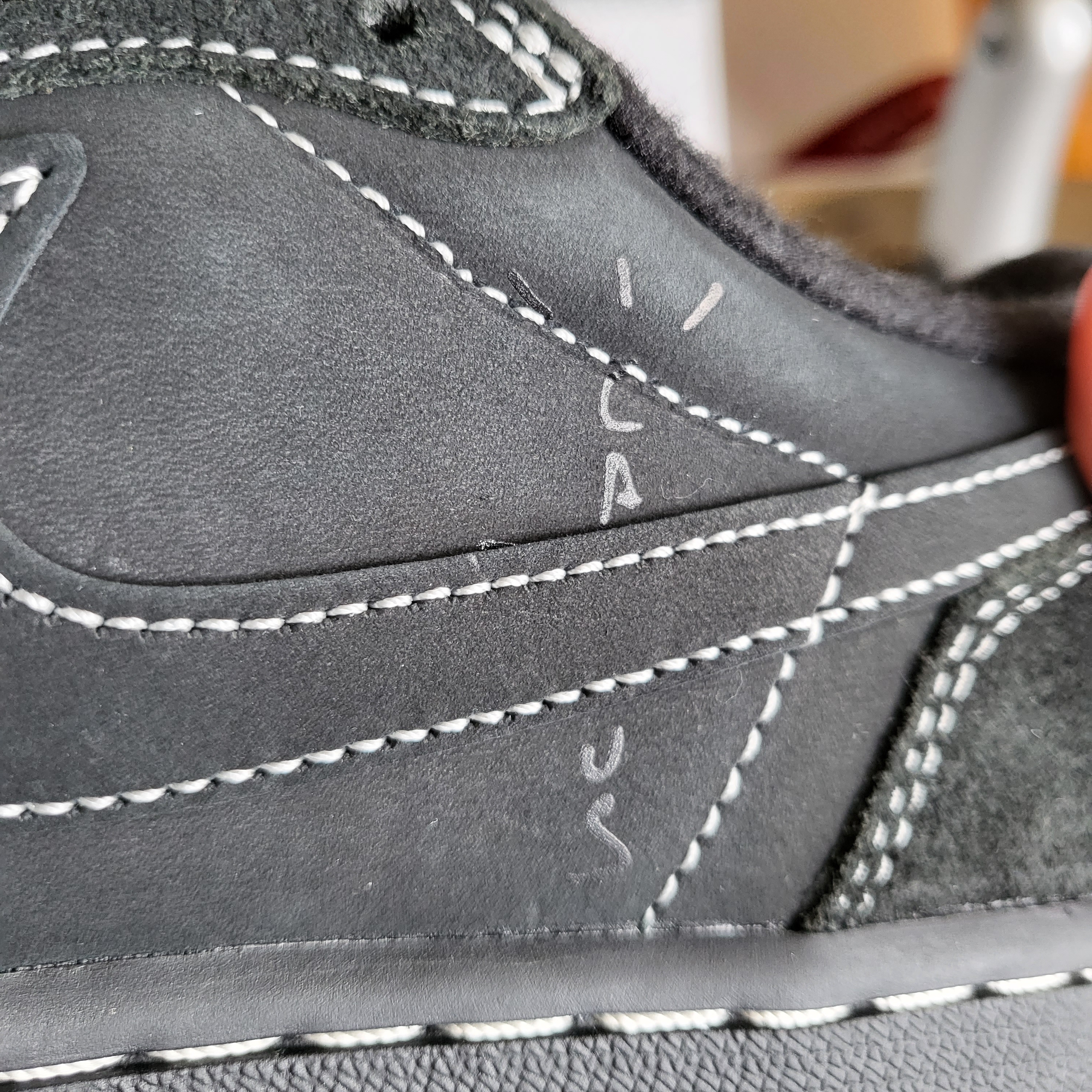 Jordan 1 x Travis Scott Retro Low OG SP Black Phantom 착용 스타일 - 4