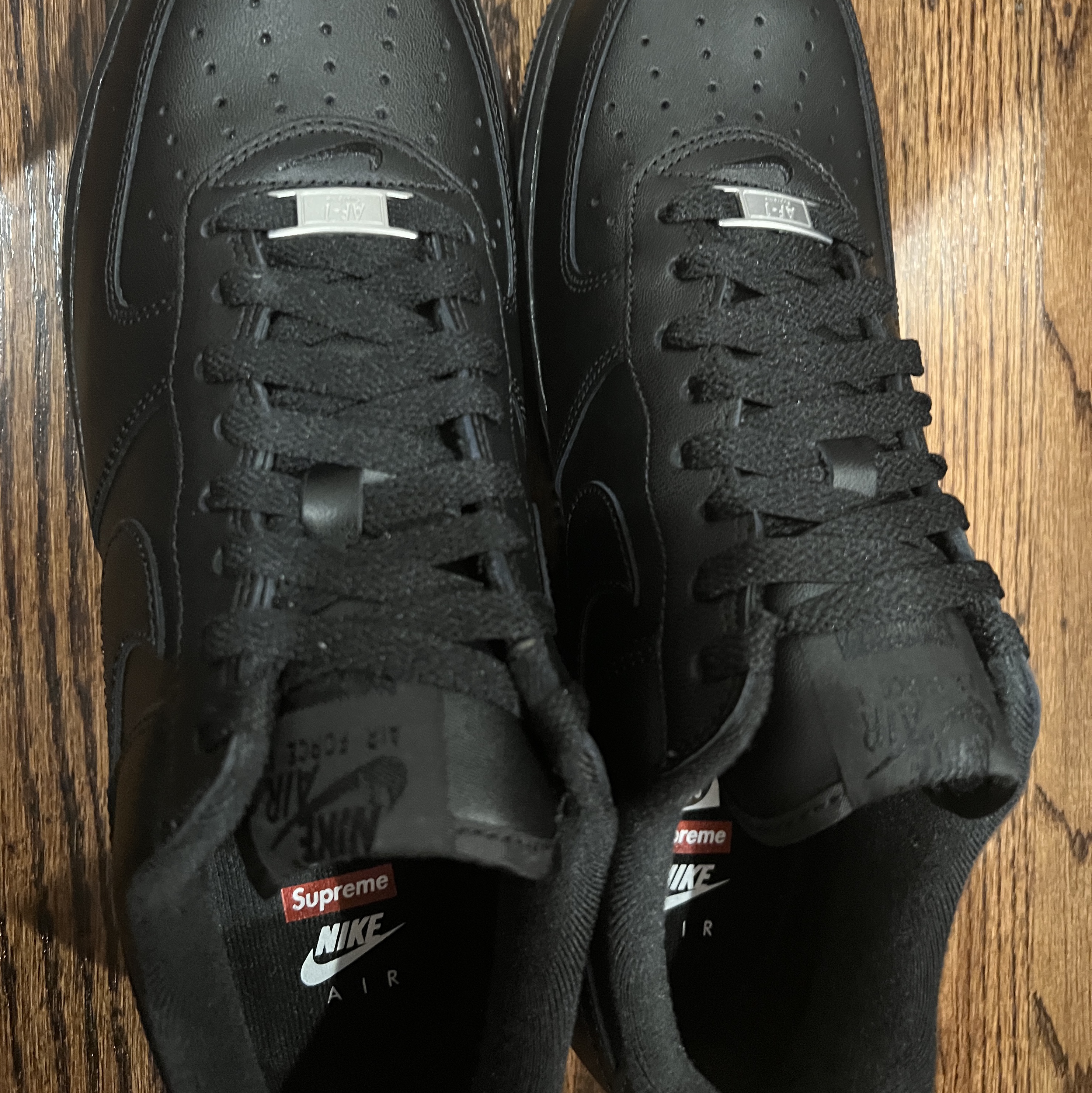 Nike x Supreme Air Force 1 Low Black 착용 스타일