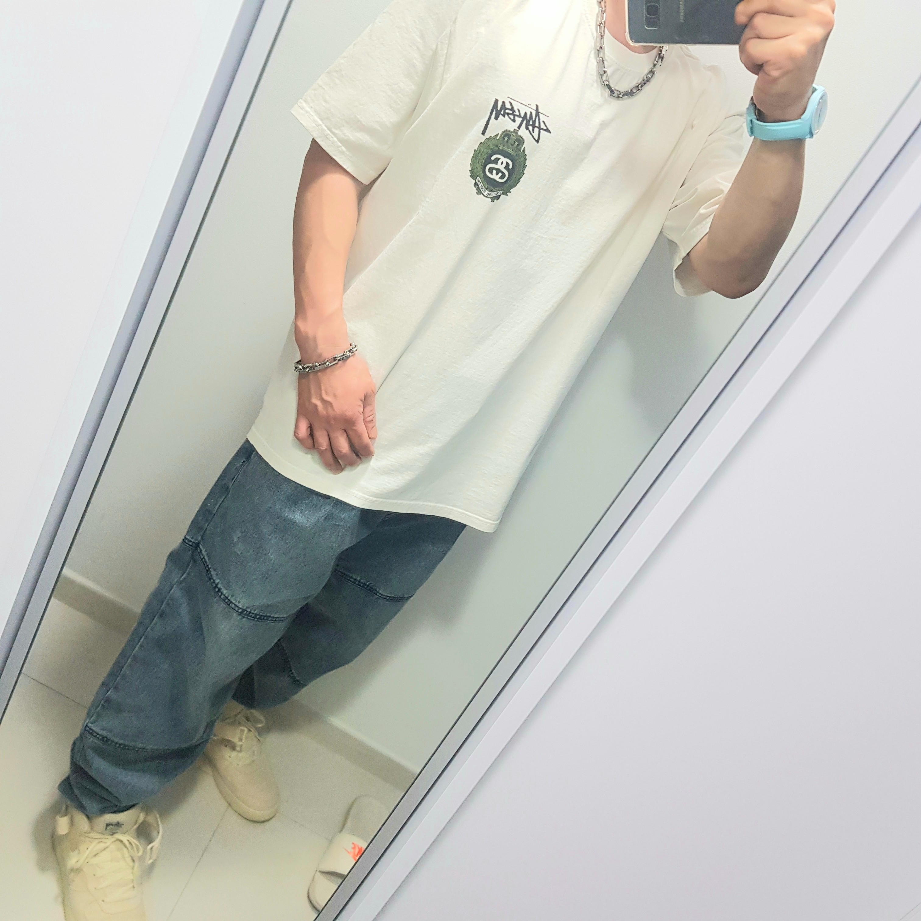 Stussy Crown Wreath Pigment Dyed T-Shirt Natural, Nike x Stussy Air Force 1 '07 Mid SP Fossil 착용 스타일 - 1
