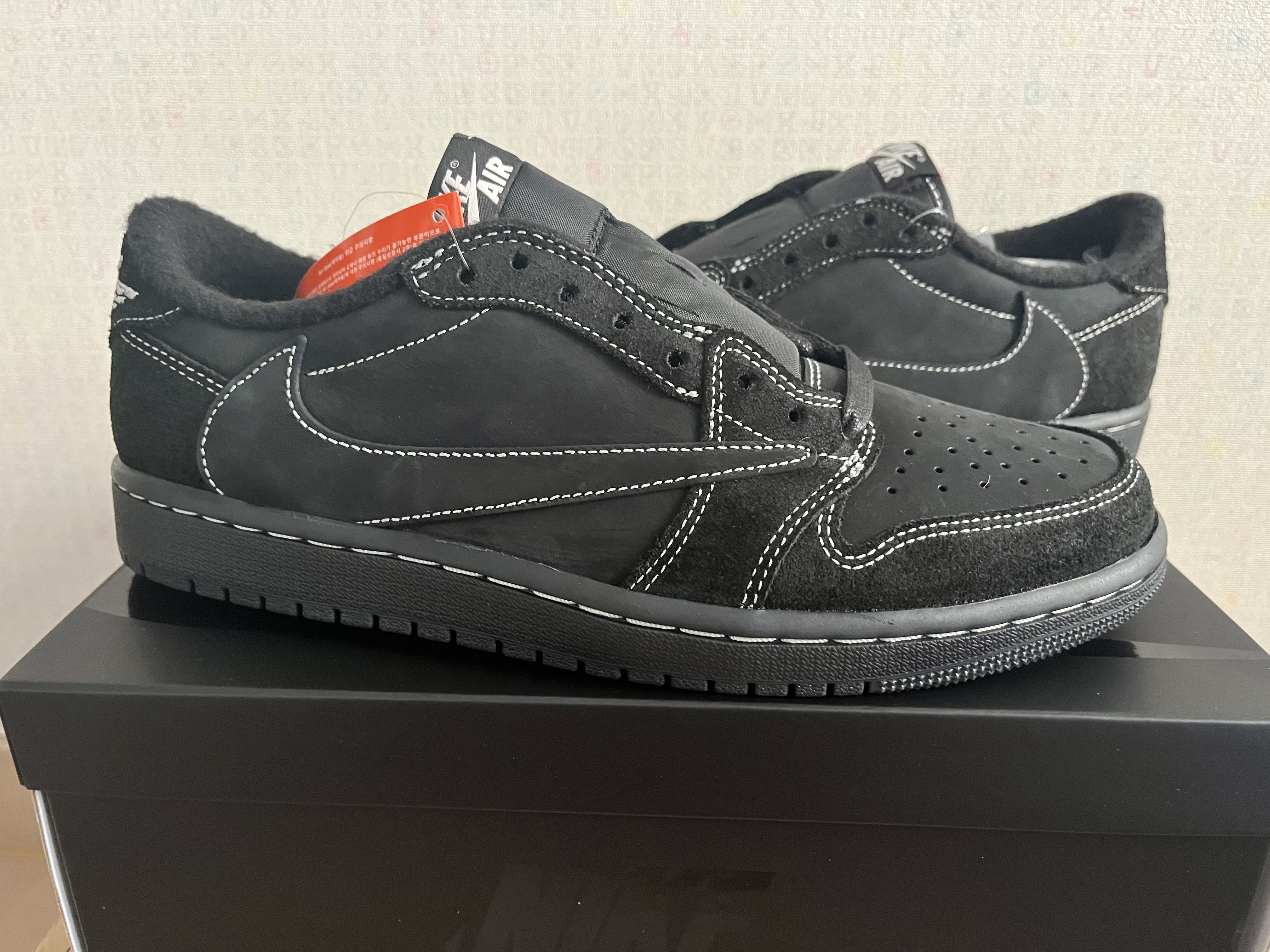 Jordan 1 x Travis Scott Retro Low OG SP Black Phantom 착용 스타일 - 1