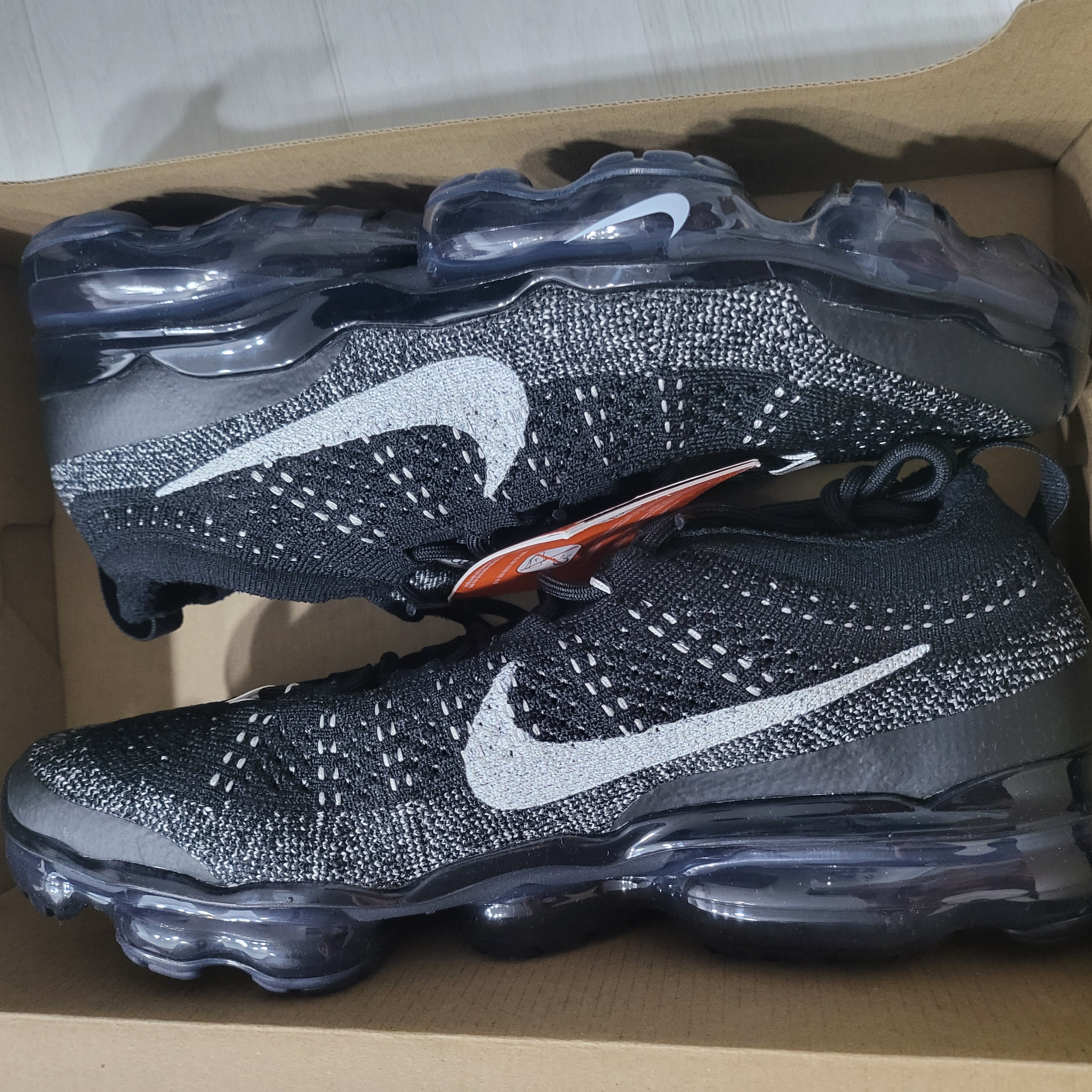 Nike Air VaporMax 2023 Flyknit Black 착용 스타일 - 2