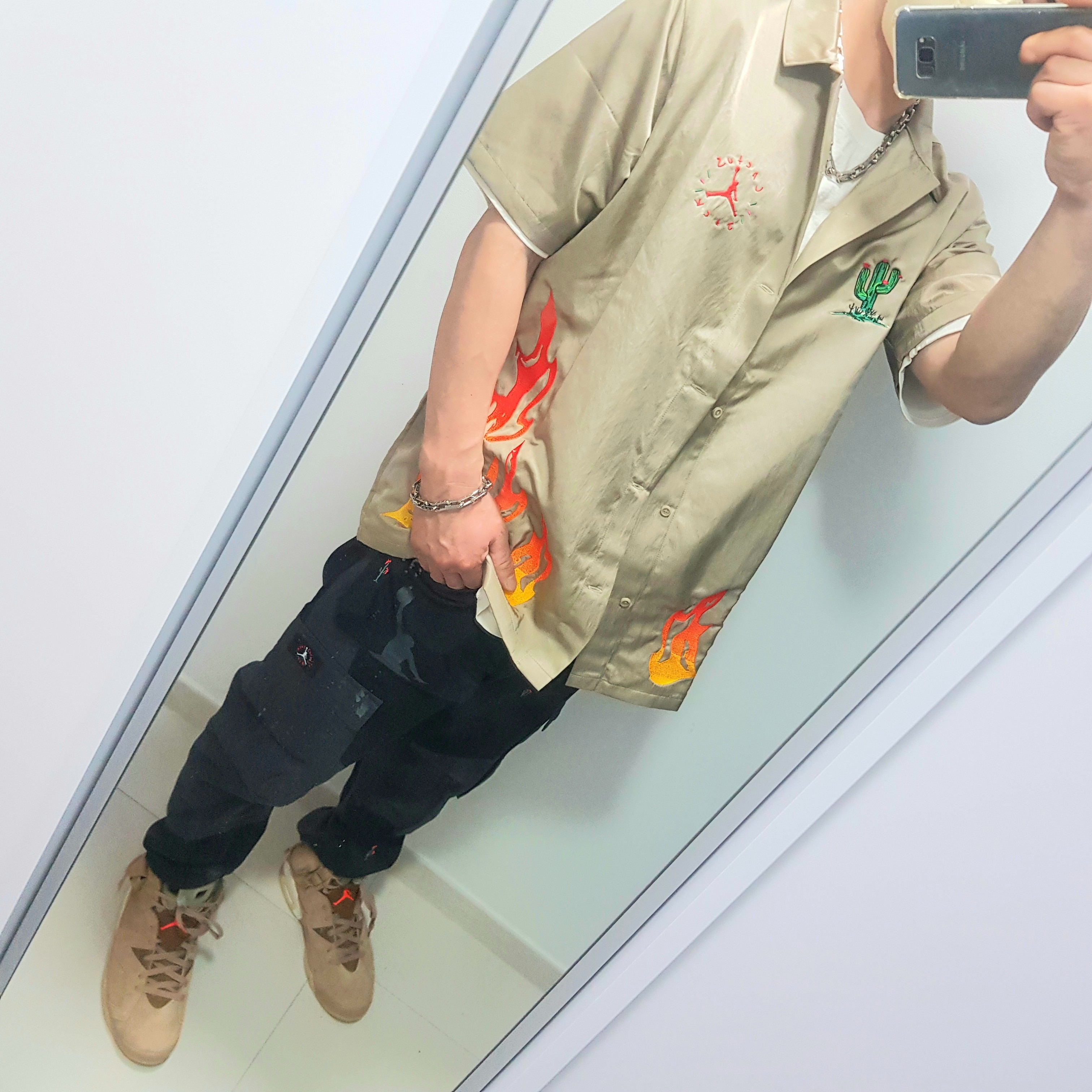 Jordan 6 x Travis Scott Retro SP British Khaki, Jordan x Travis Scott Button Down Top - US/EU 착용 스타일 - 2