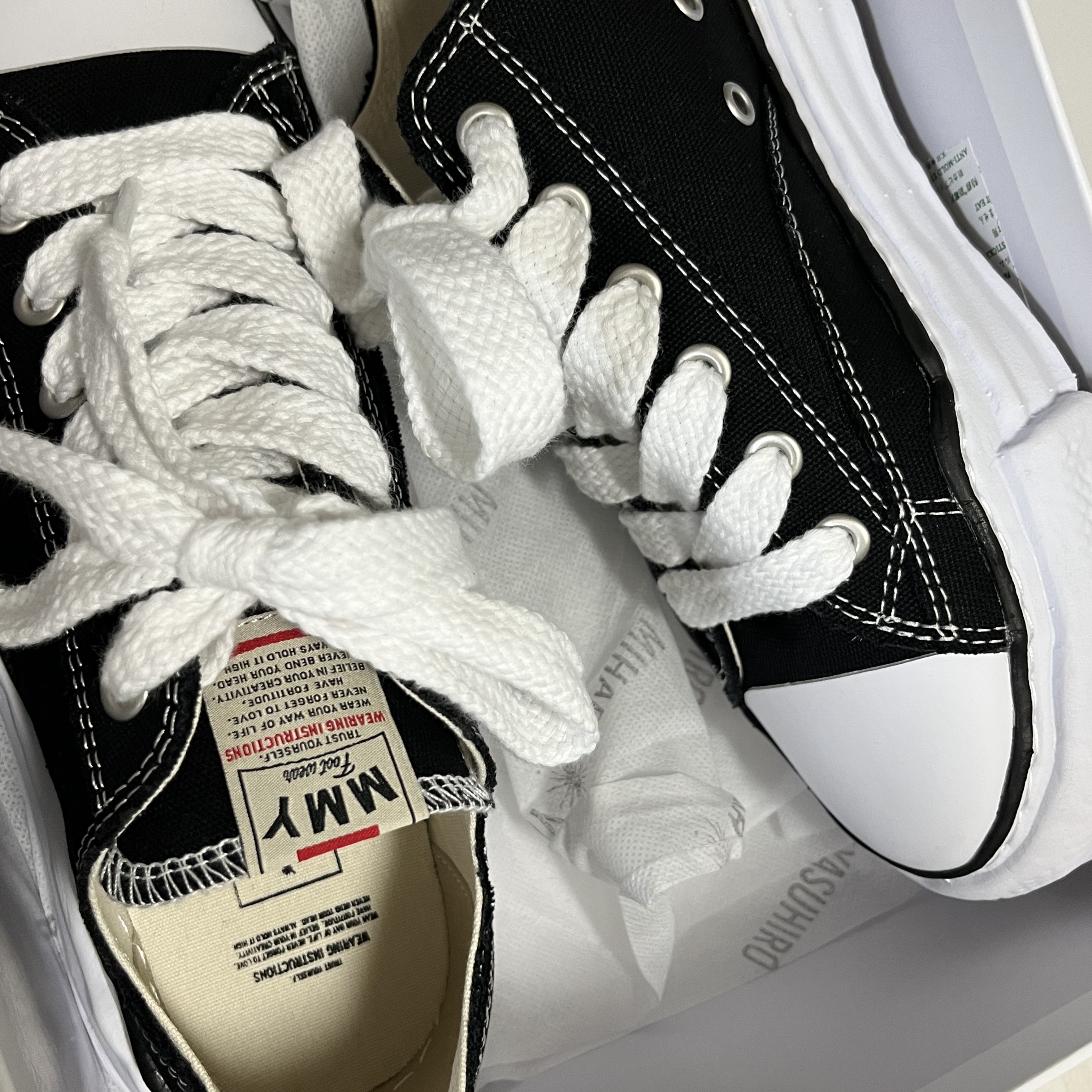 Maison Mihara Yasuhiro Peterson OG Sole Canvas Low Sneakers Black 착용 스타일