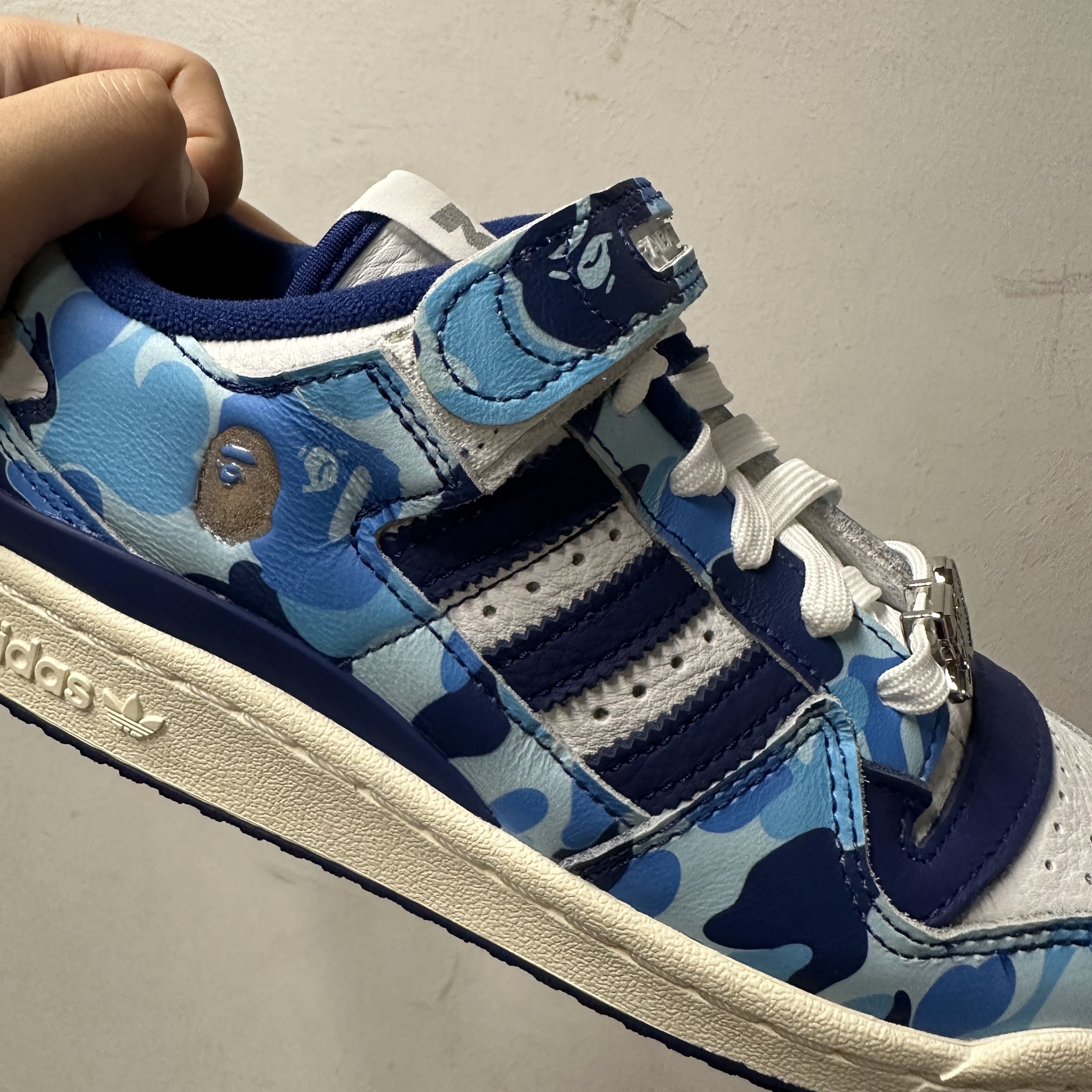 Adidas x BAPE Forum 84 Low Blue Camo 착용 스타일 - 1
