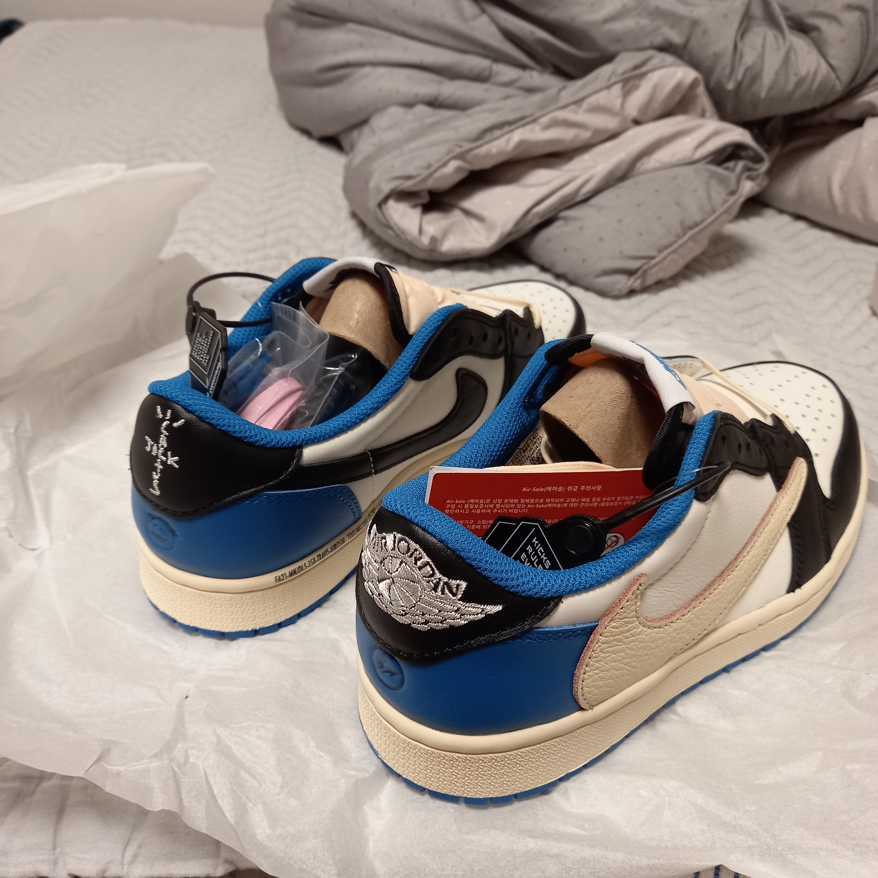 Jordan 1 x Travis Scott x Fragment Retro Low OG SP Military Blue 착용 스타일