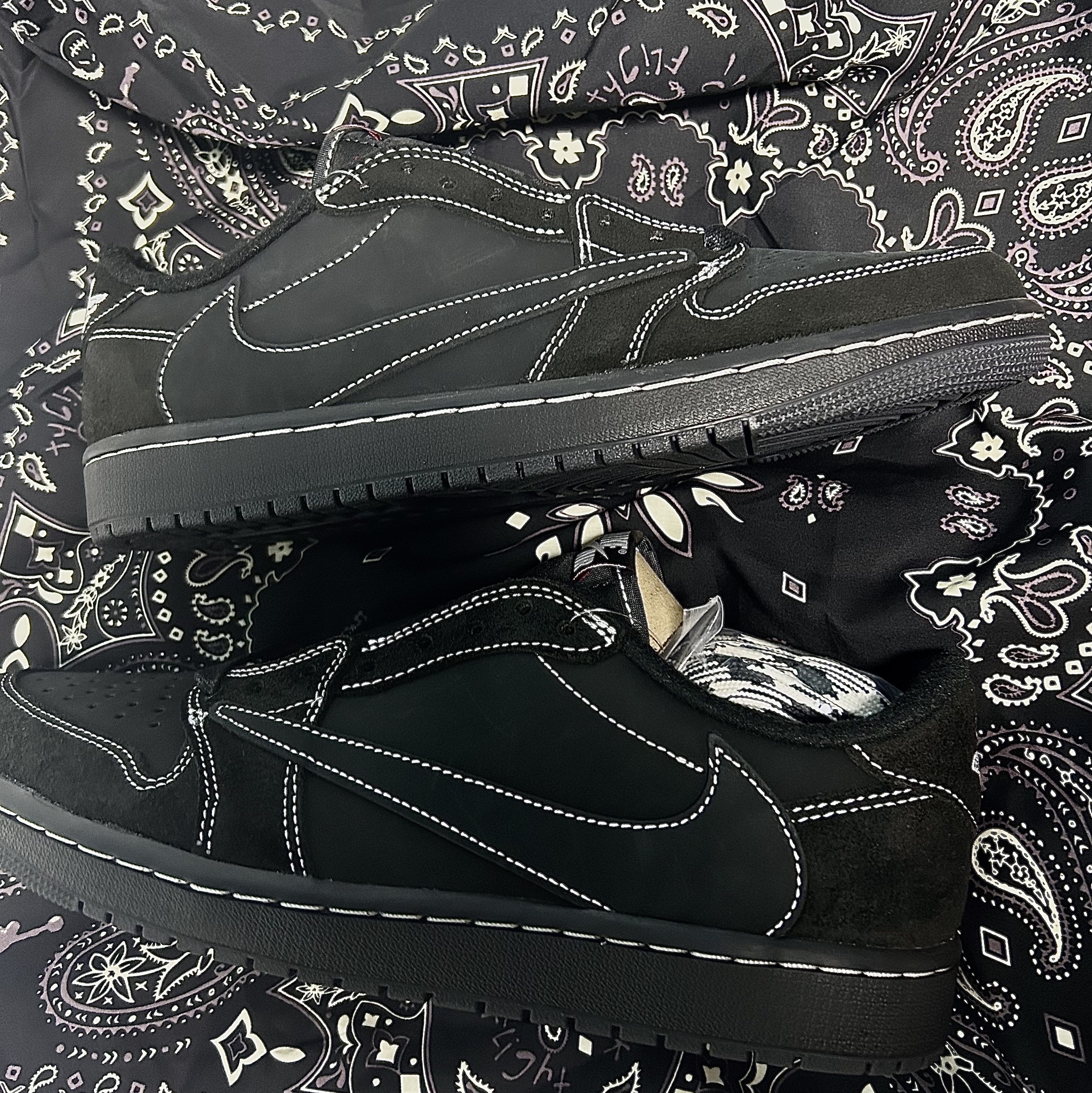 Jordan 1 x Travis Scott Retro Low OG SP Black Phantom 착용 스타일