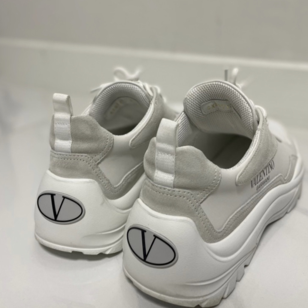 Valentino Gumboy Calfskin Sneakers White 착용 스타일