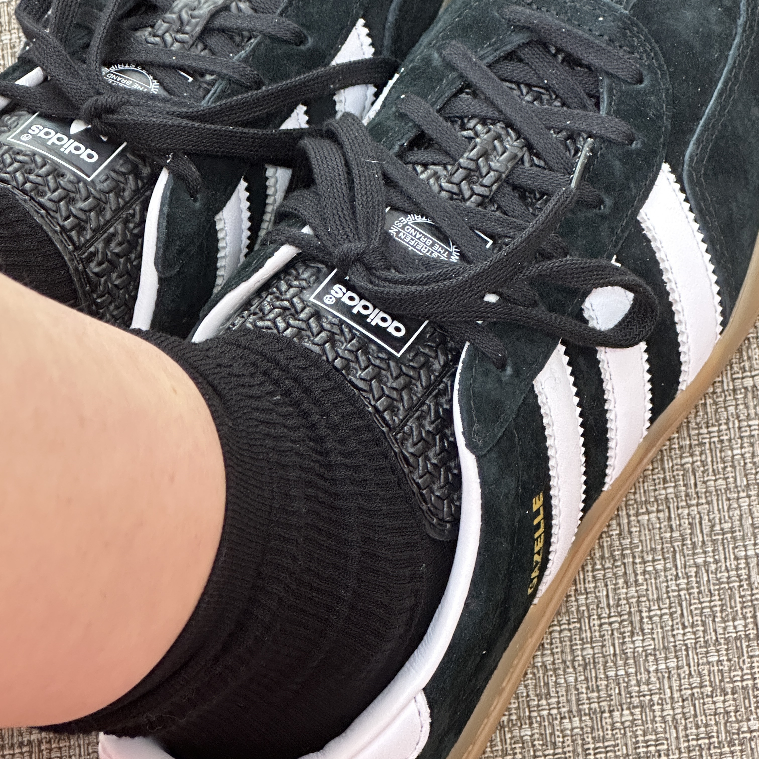 Adidas Gazelle Indoor Core Black 착용 스타일 - 1