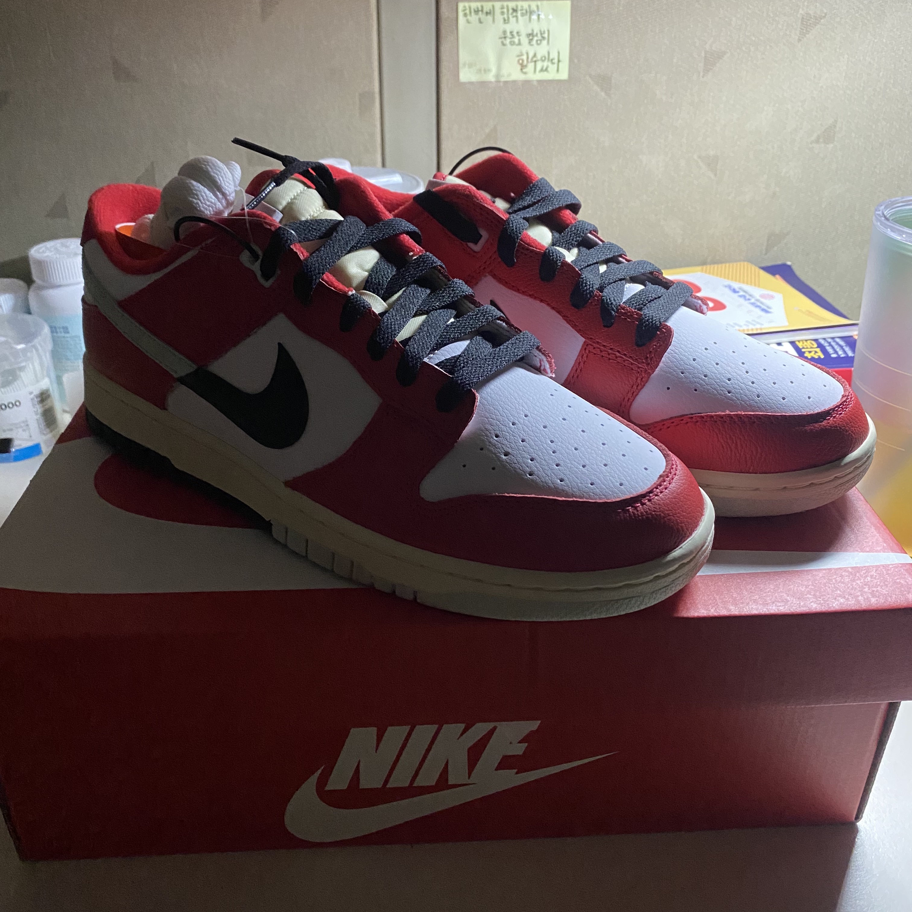 Nike Dunk Low Retro PRM University Red Black 착용 스타일