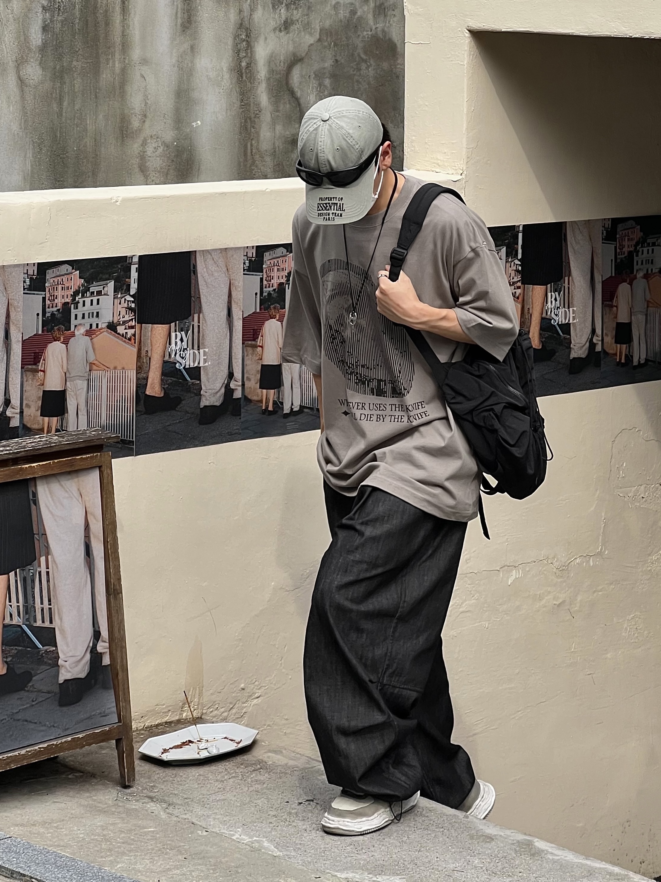 Maison Mihara Yasuhiro Wayne OG Sole Distressed Leather Low-top Sneaker White 착용 스타일 - 4