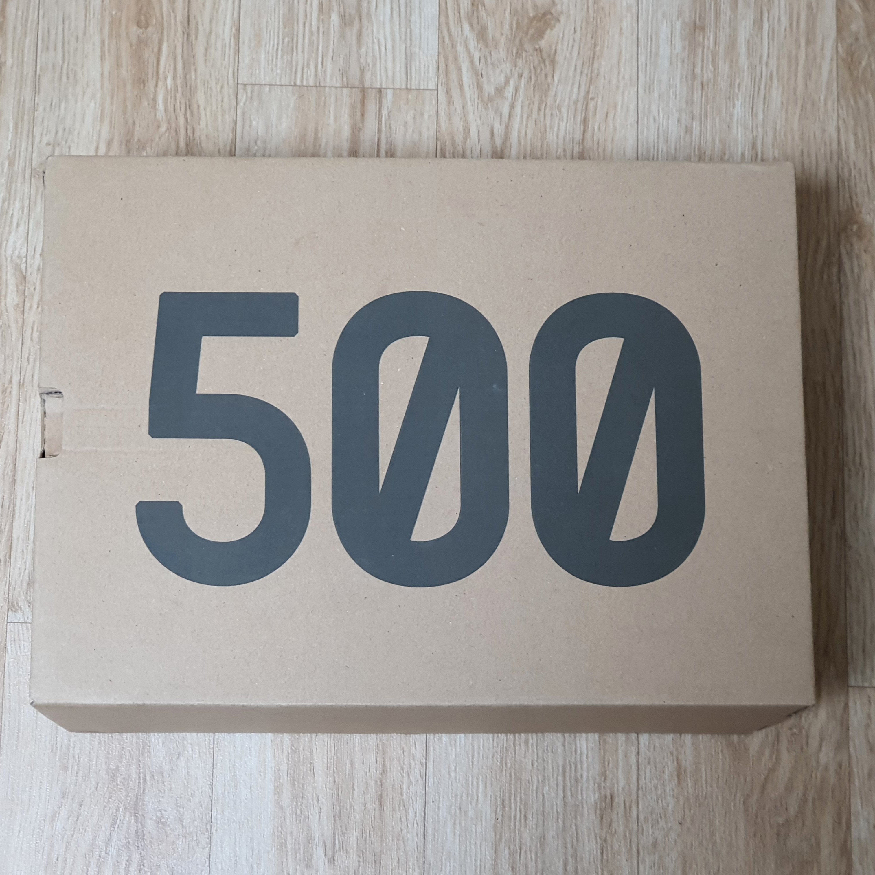 Adidas Yeezy 500 Taupe Light 착용 스타일