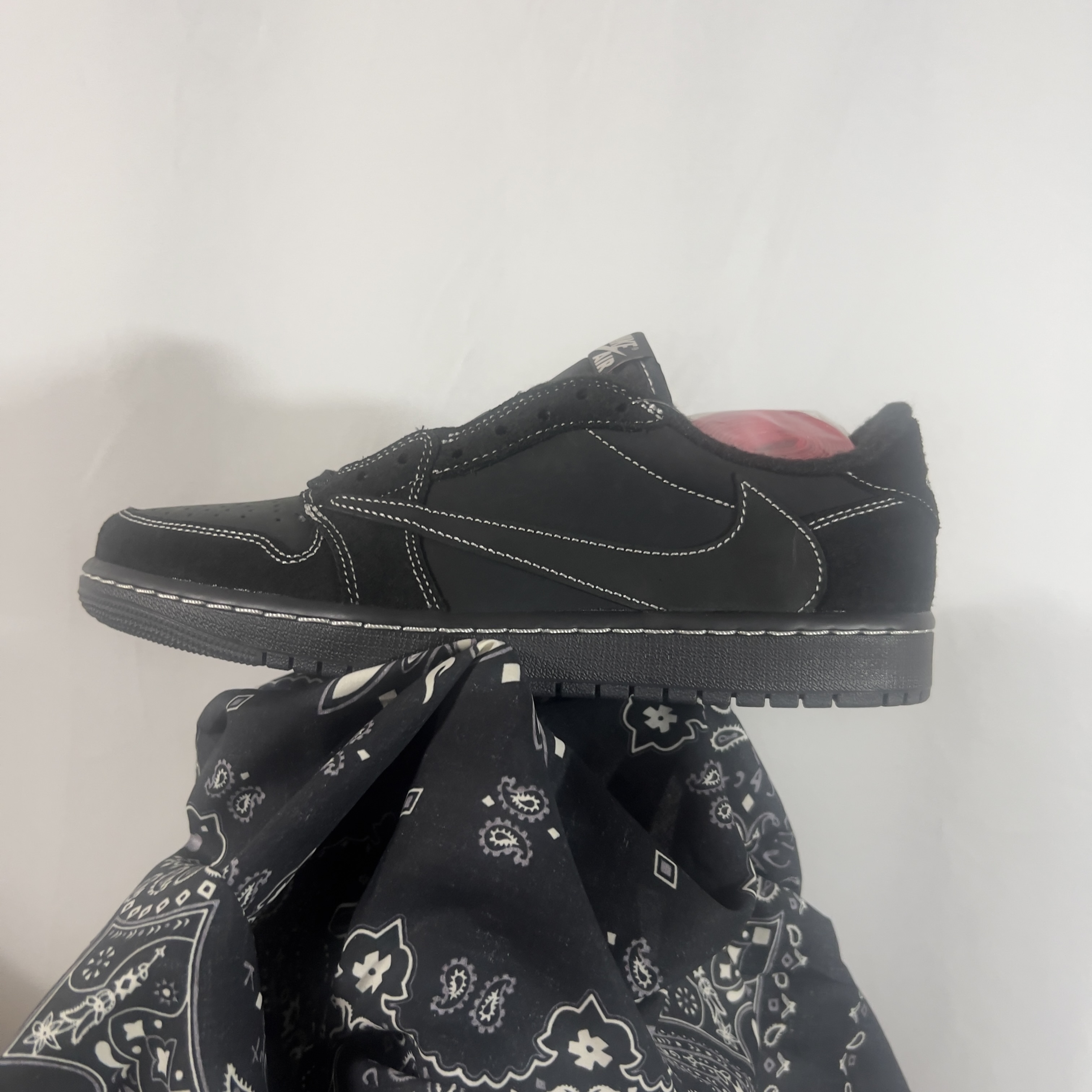 Jordan 1 x Travis Scott Retro Low OG SP Black Phantom 착용 스타일