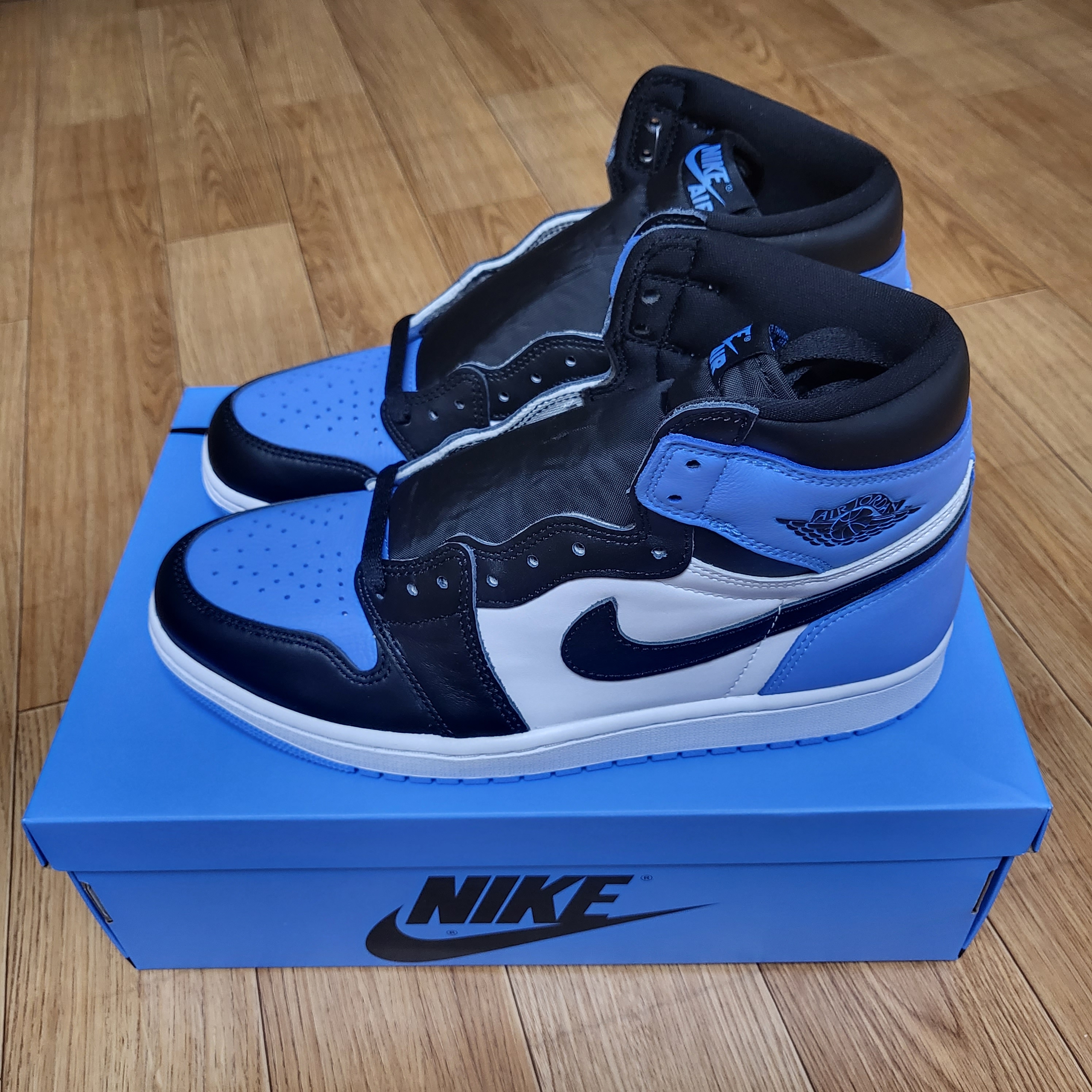 Jordan 1 Retro High OG University Blue 착용 스타일 - 2