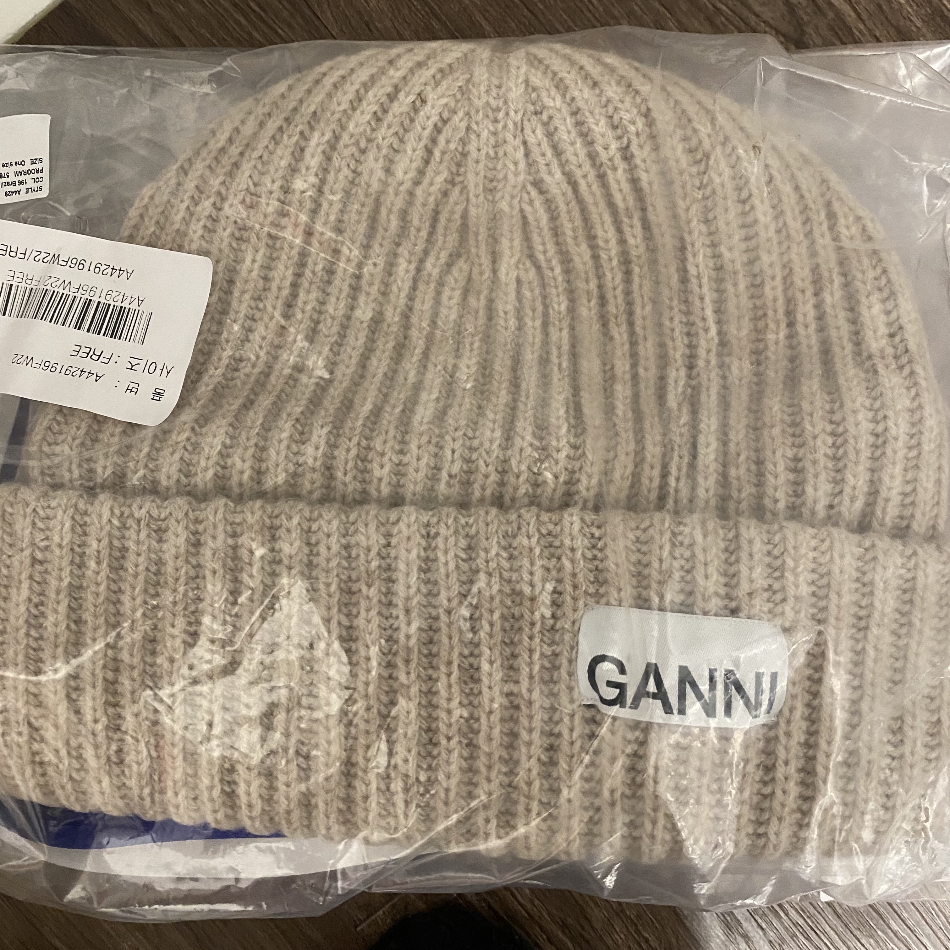 Ganni Wool Beanie Brazilian Sand 착용 스타일