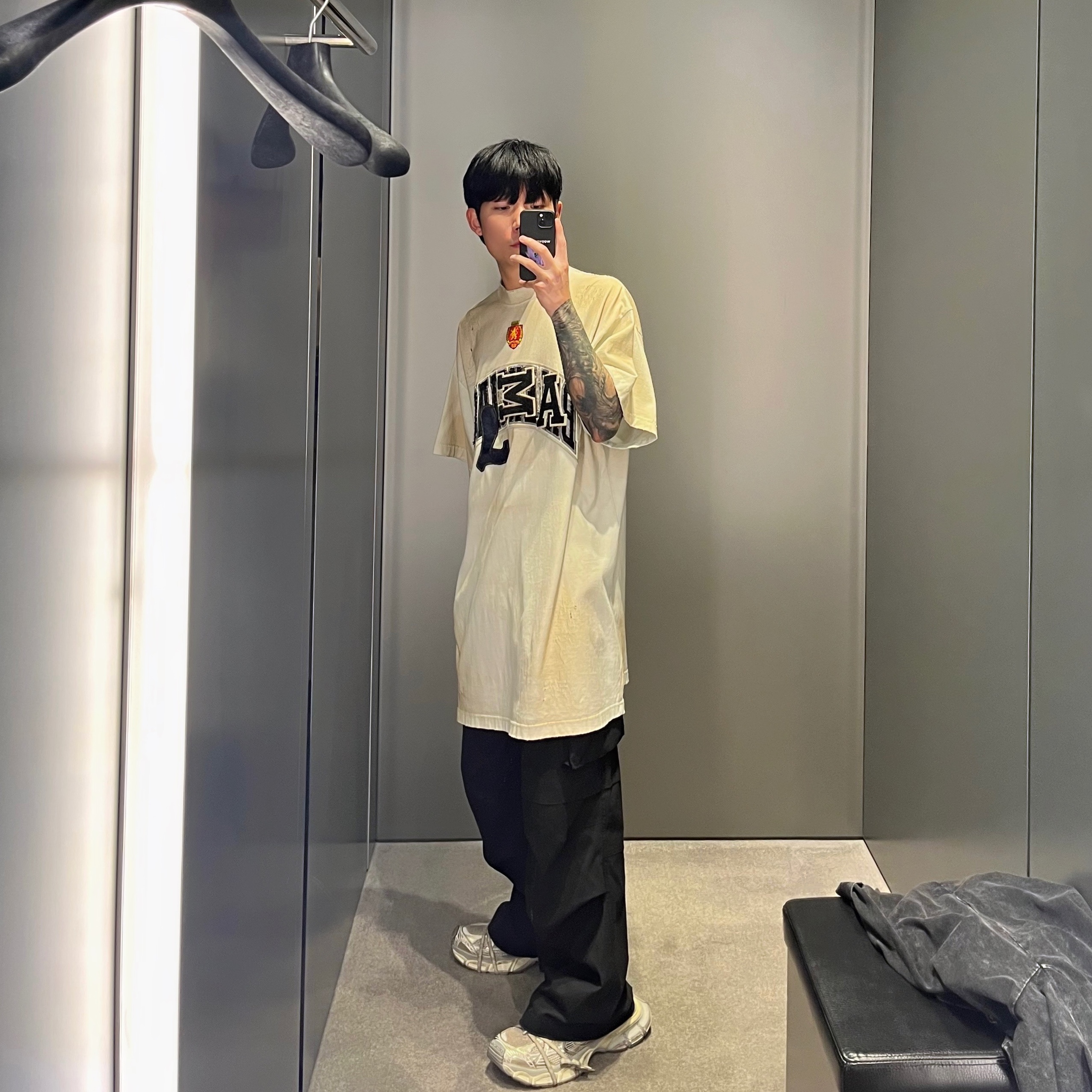 Balenciaga Skater T-Shirt Oversized White, Balenciaga 3XL Sneakers Light Beige 착용 스타일