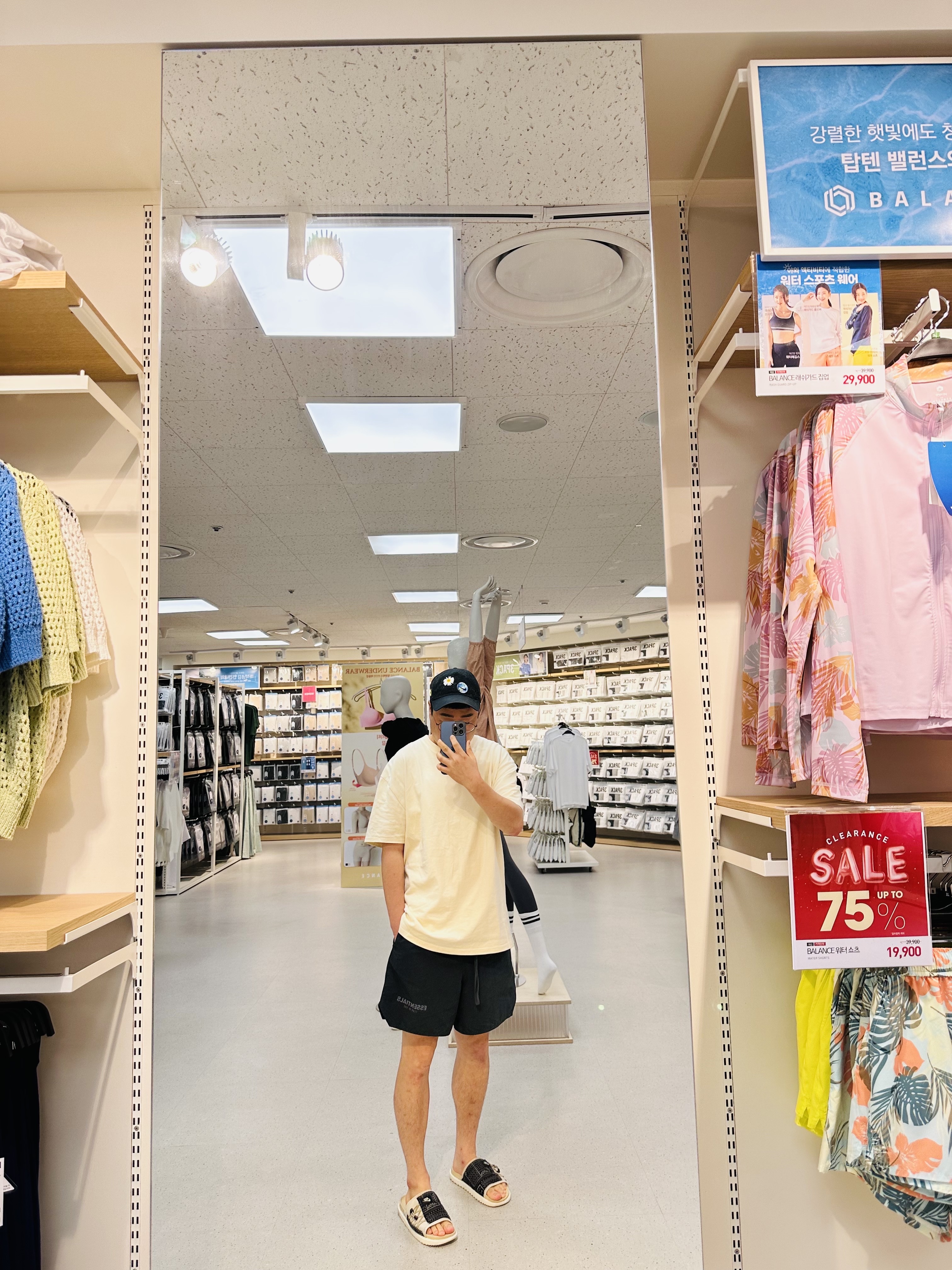 Nike Heritage 86 Cap Black, Essentials T-Shirt Cream - 21SS 착용 스타일 - 1