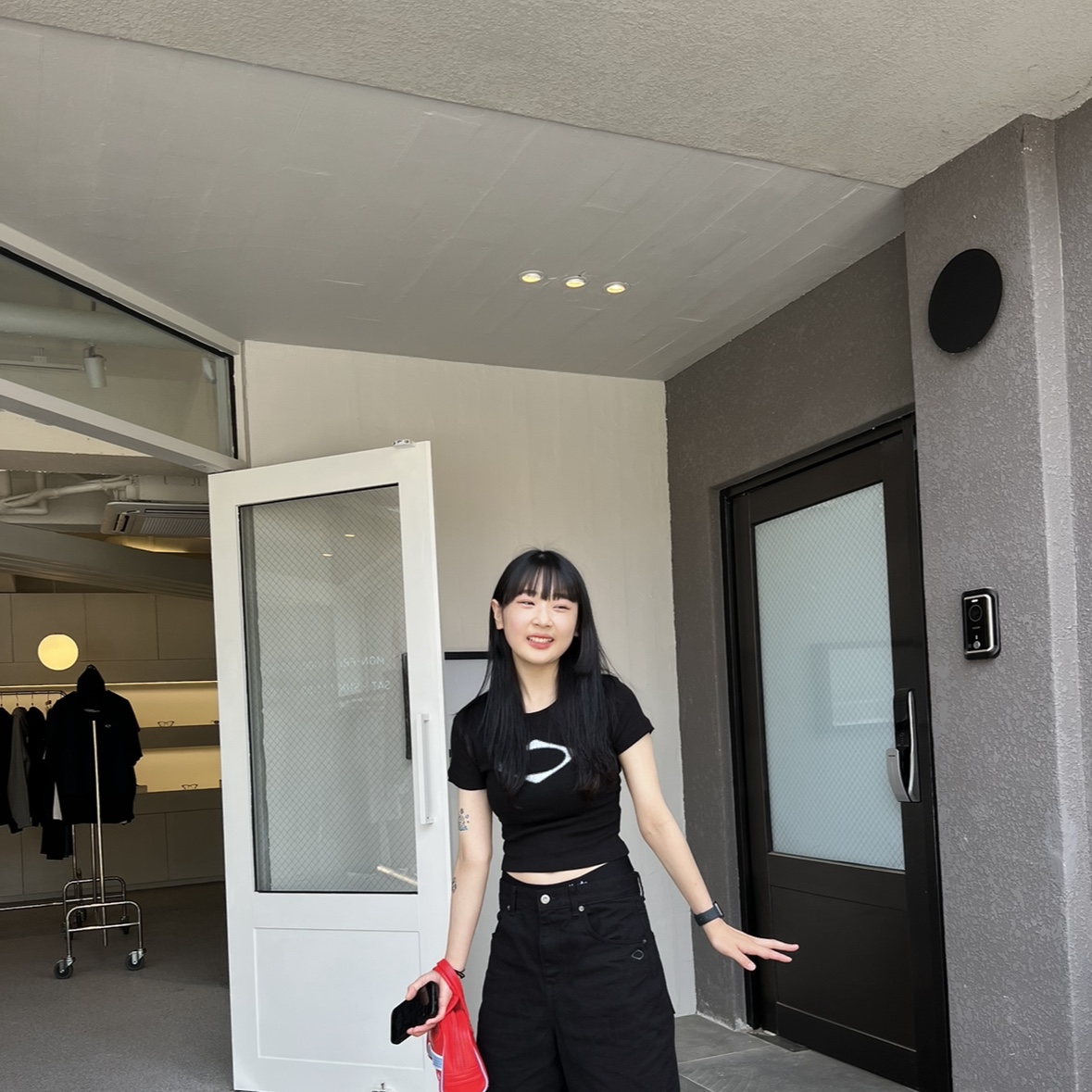 (W) Mischief Rhombus Blur T-Shirt Mini Black, (W) Mischief Bermuda Pants Black 착용 스타일
