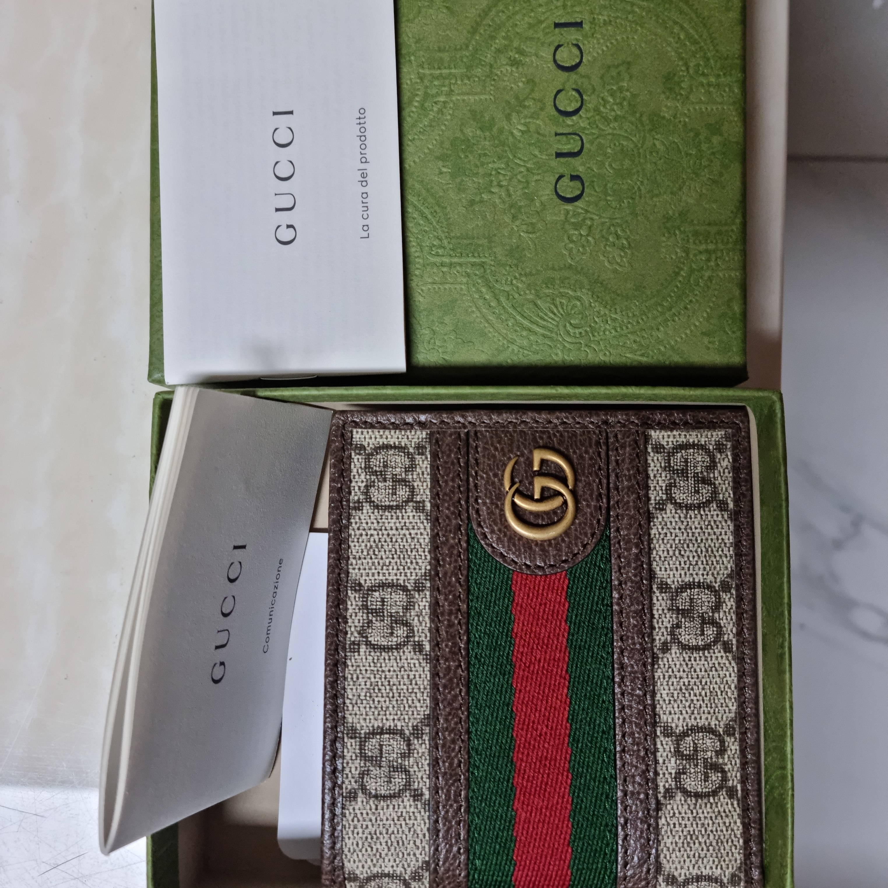 Gucci Ophidia GG Wallet Beige Ebony 착용 스타일