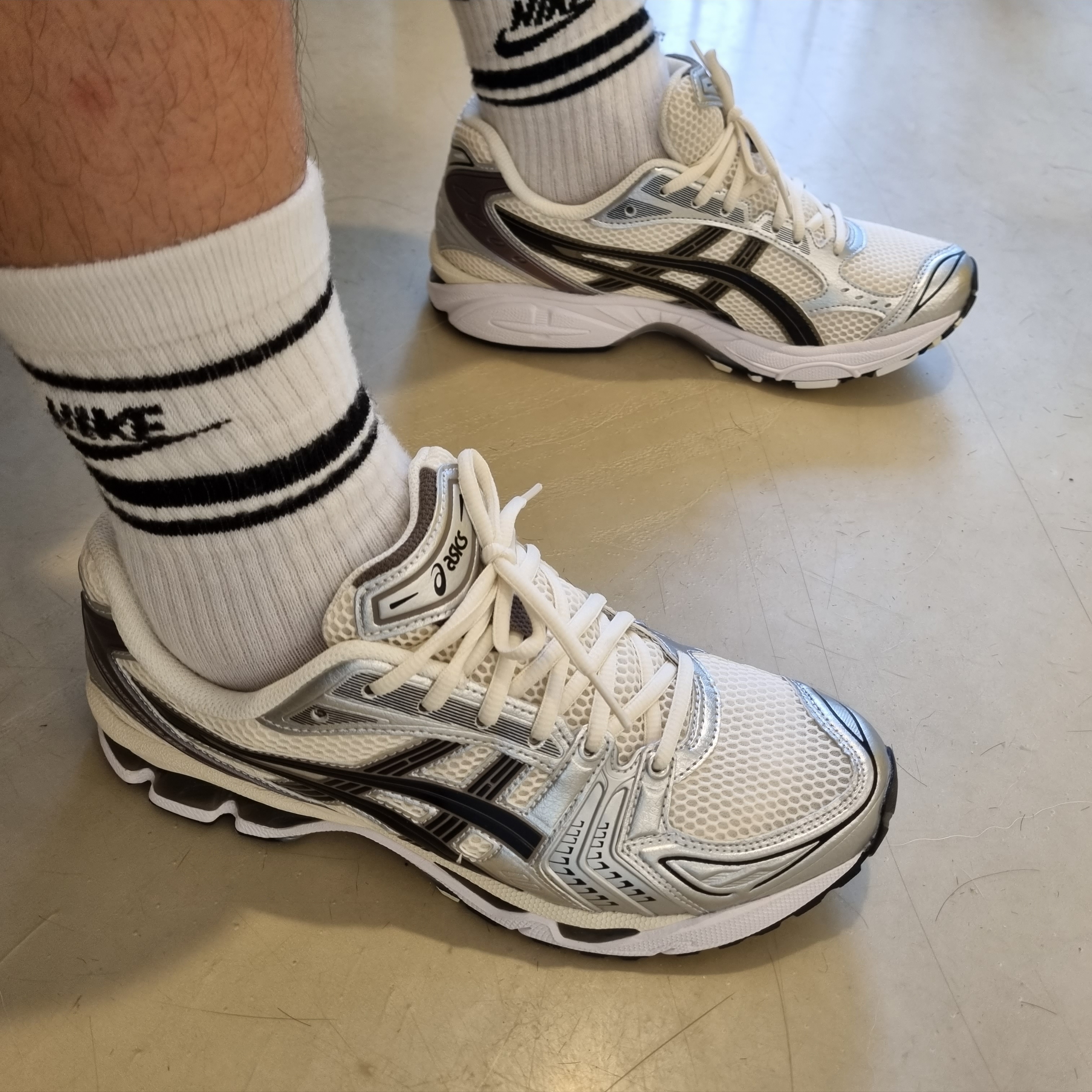 Asics Gel-Kayano 14 Cream Black 착용 스타일 - 1