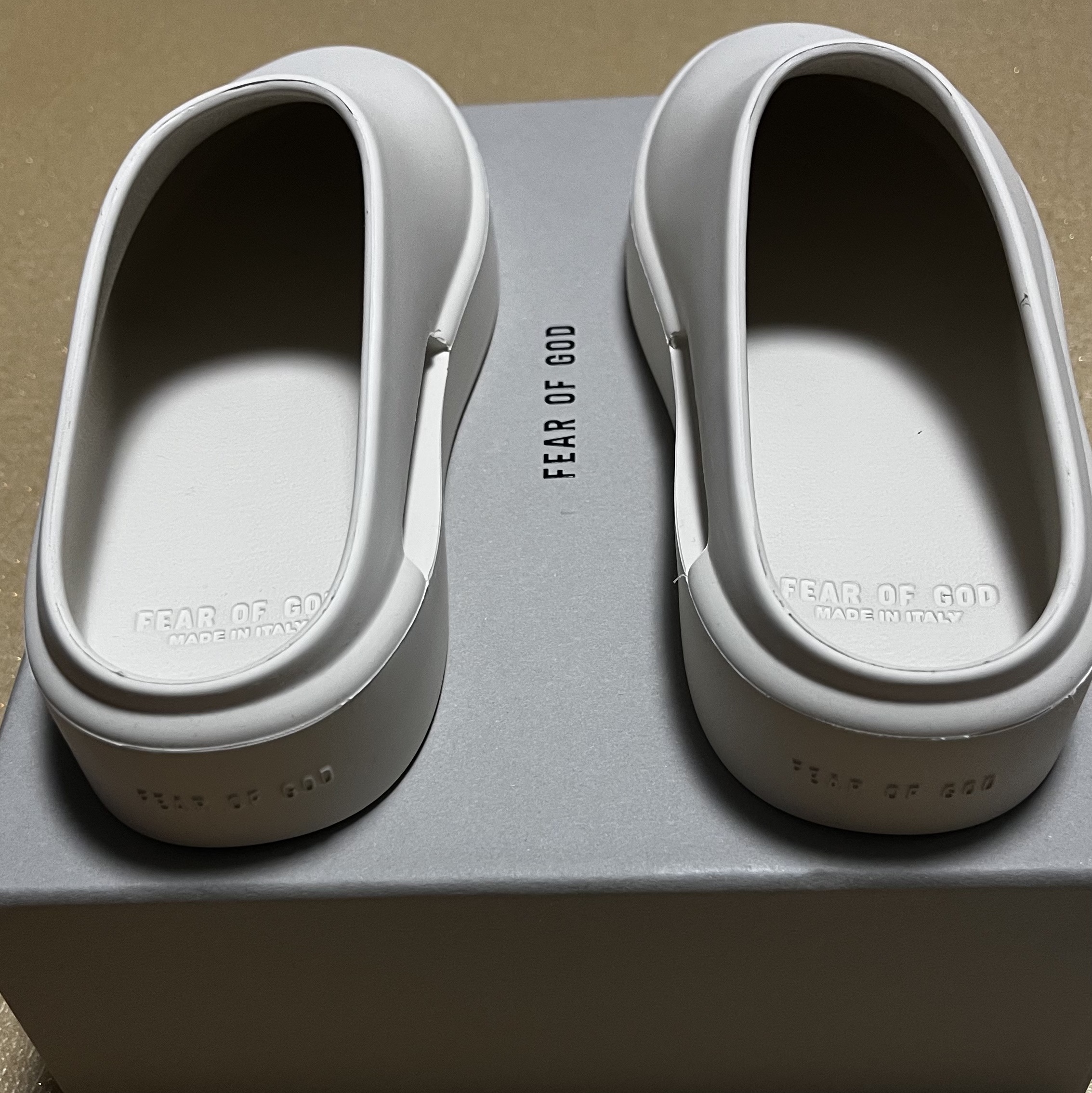 Fear of God The California Greige 착용 스타일 - 3
