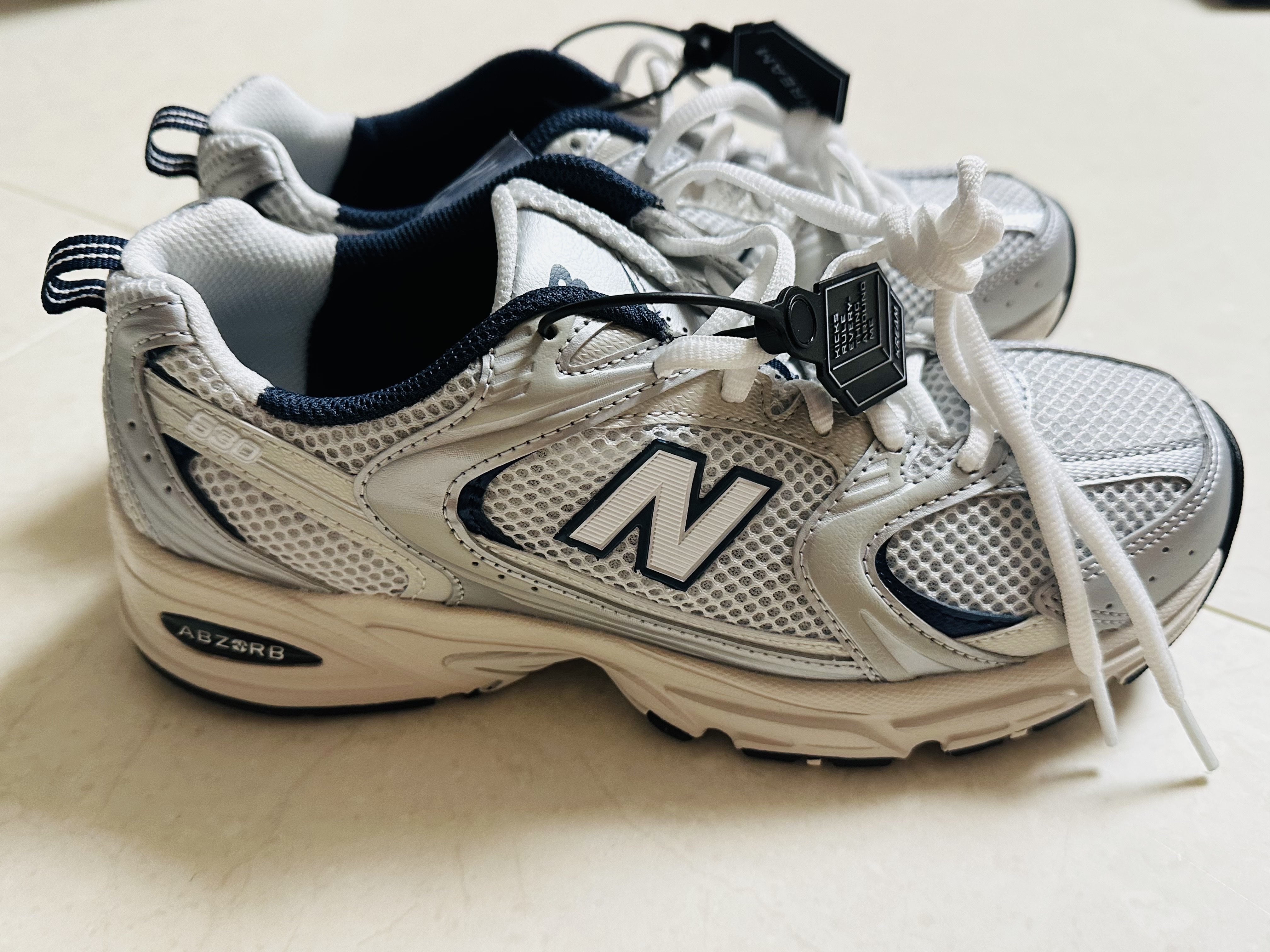 New Balance 530 Steel Grey 착용 스타일