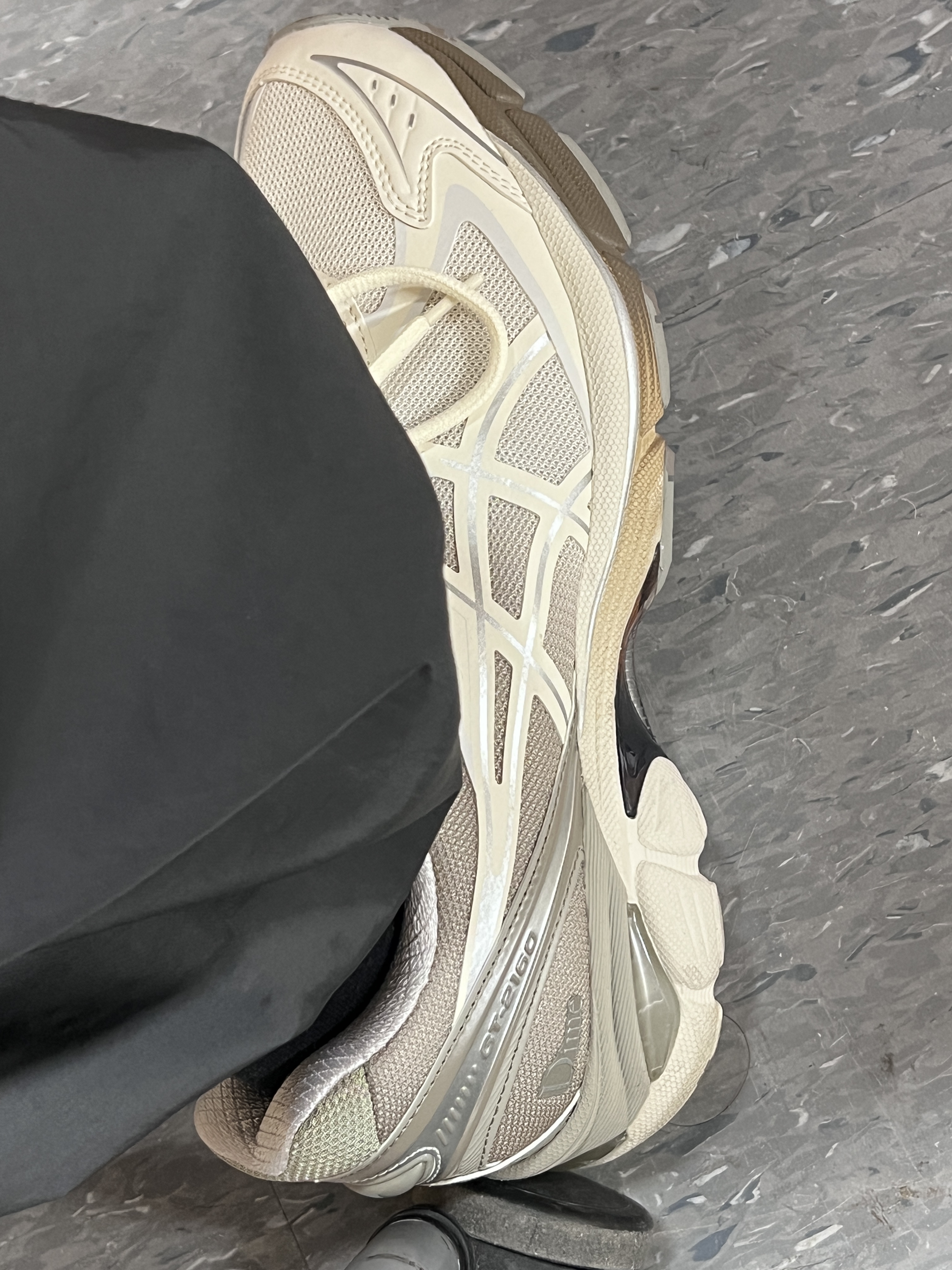 Asics x Dime GT-2160 Arctic Wolf London Fog 착용 스타일