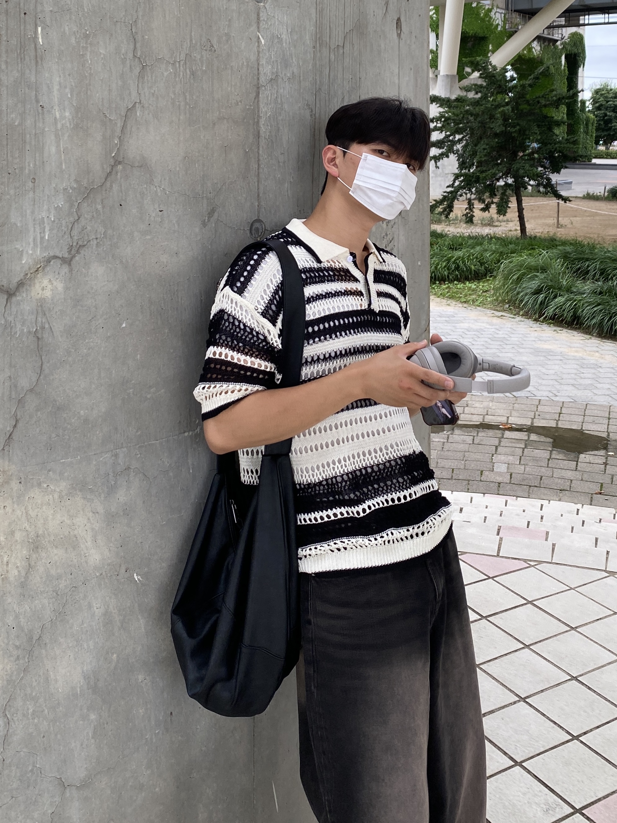 Oofos OOriginal Black, Sony WH-1000XM4 Platinum Silver (Korean Ver.) 착용 스타일 - 3