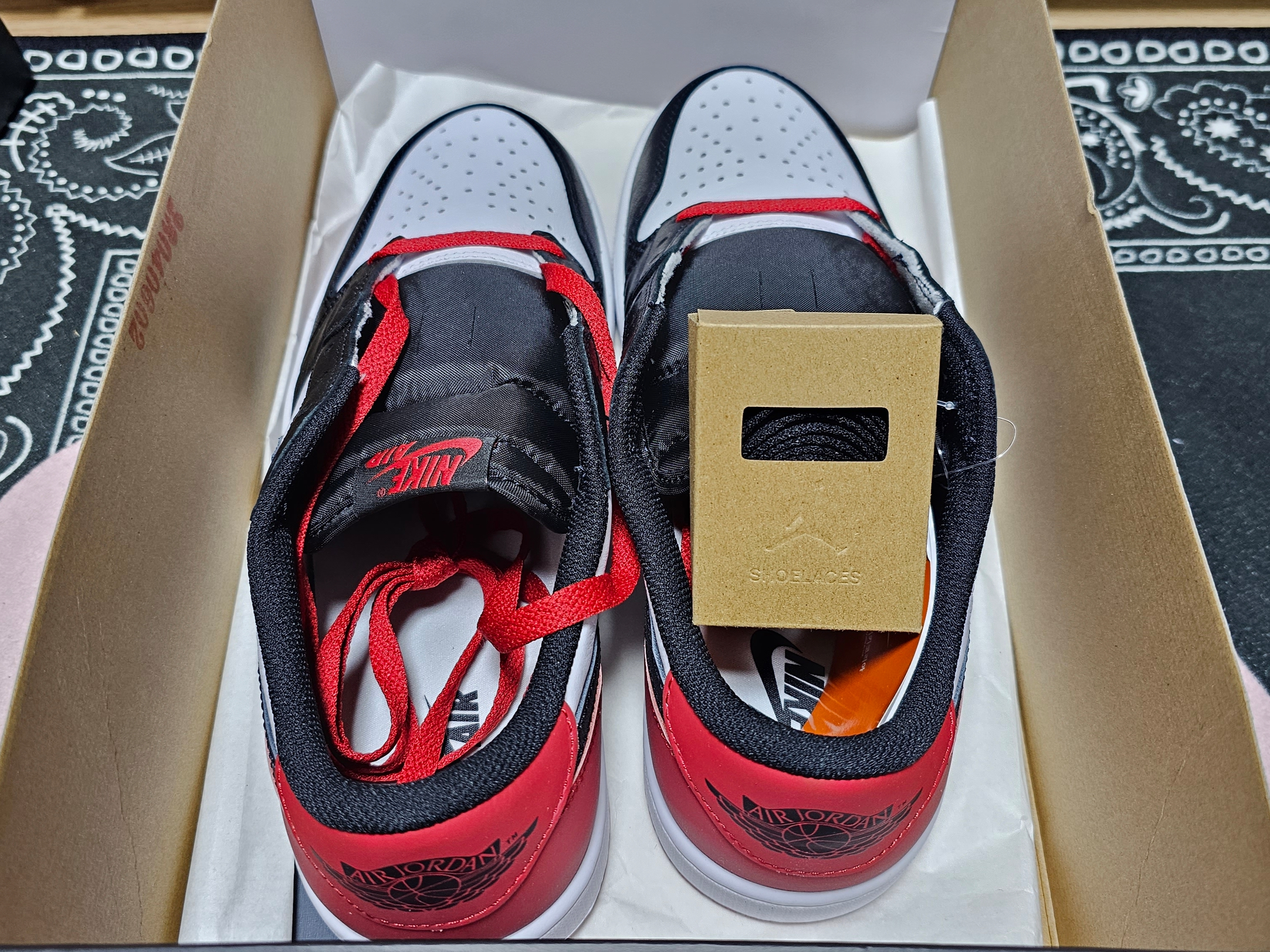 Jordan 1 Retro Low OG Black Toe 착용 스타일 - 3