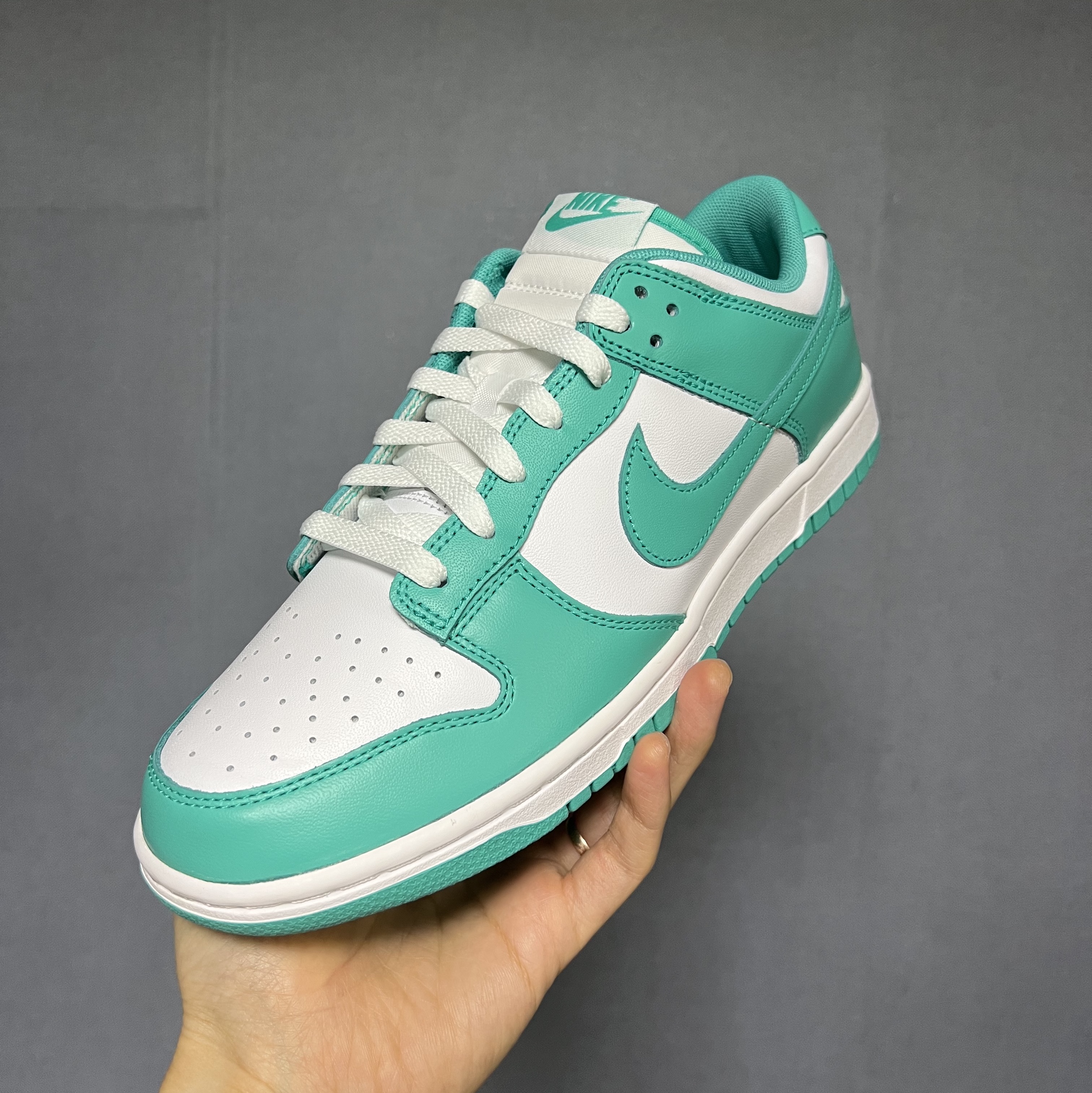Nike Dunk Low White Clear Jade 착용 스타일
