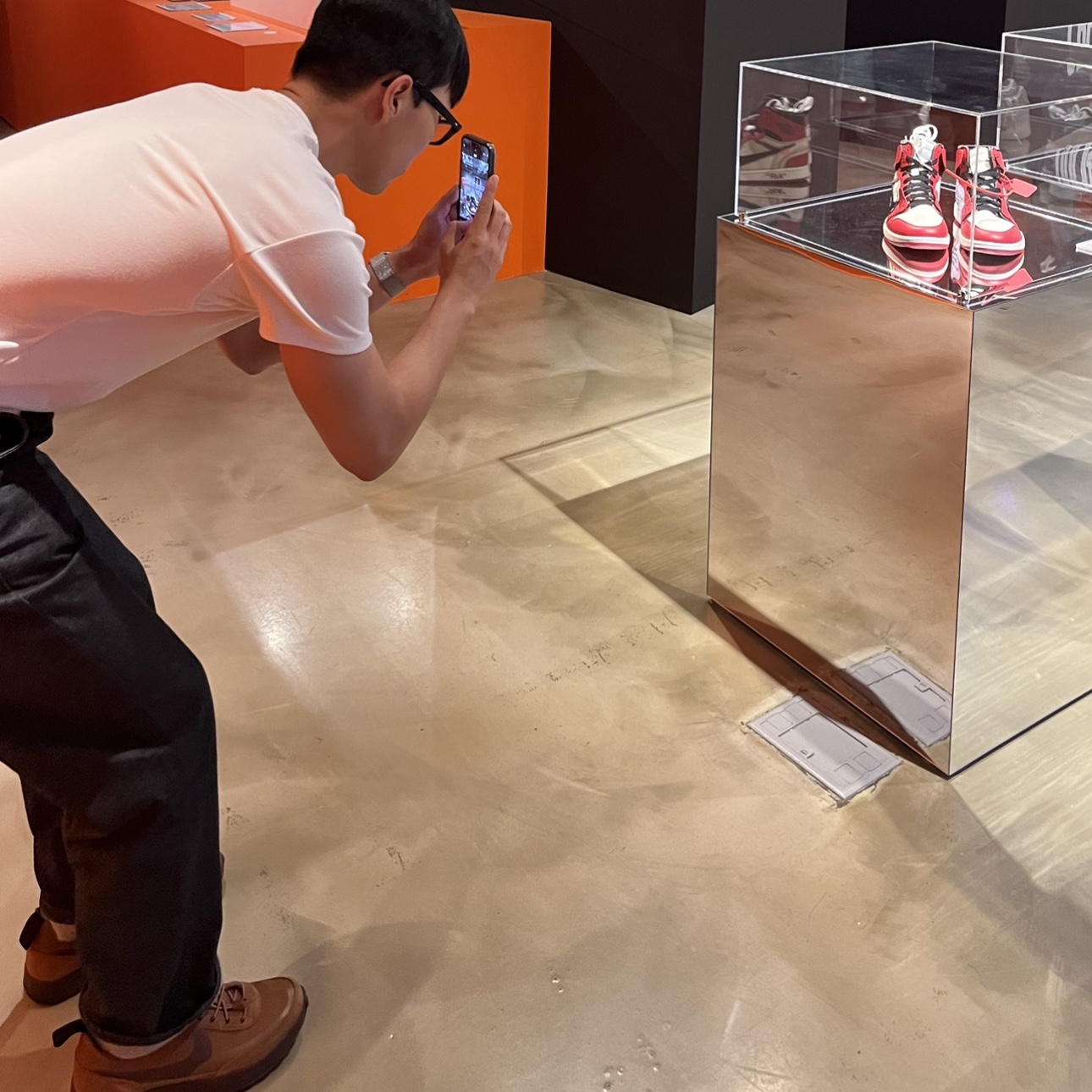 Jordan 1 x Off-White Retro High Chicago The Ten, Nike x Tom Sachs General Purpose Shoe Brown 착용 스타일 - 2