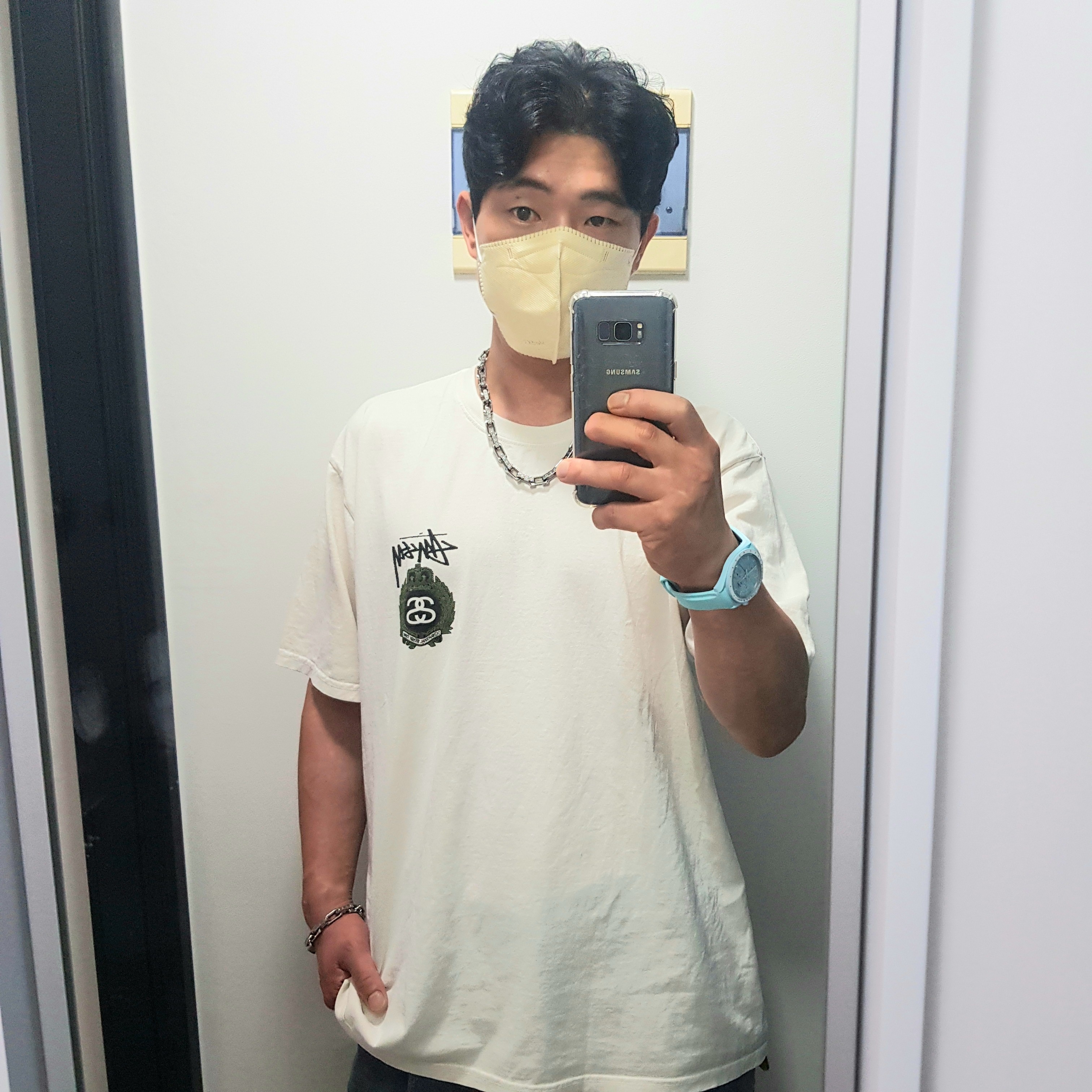 Stussy Crown Wreath Pigment Dyed T-Shirt Natural, Nike x Stussy Air Force 1 '07 Mid SP Fossil 착용 스타일 - 2