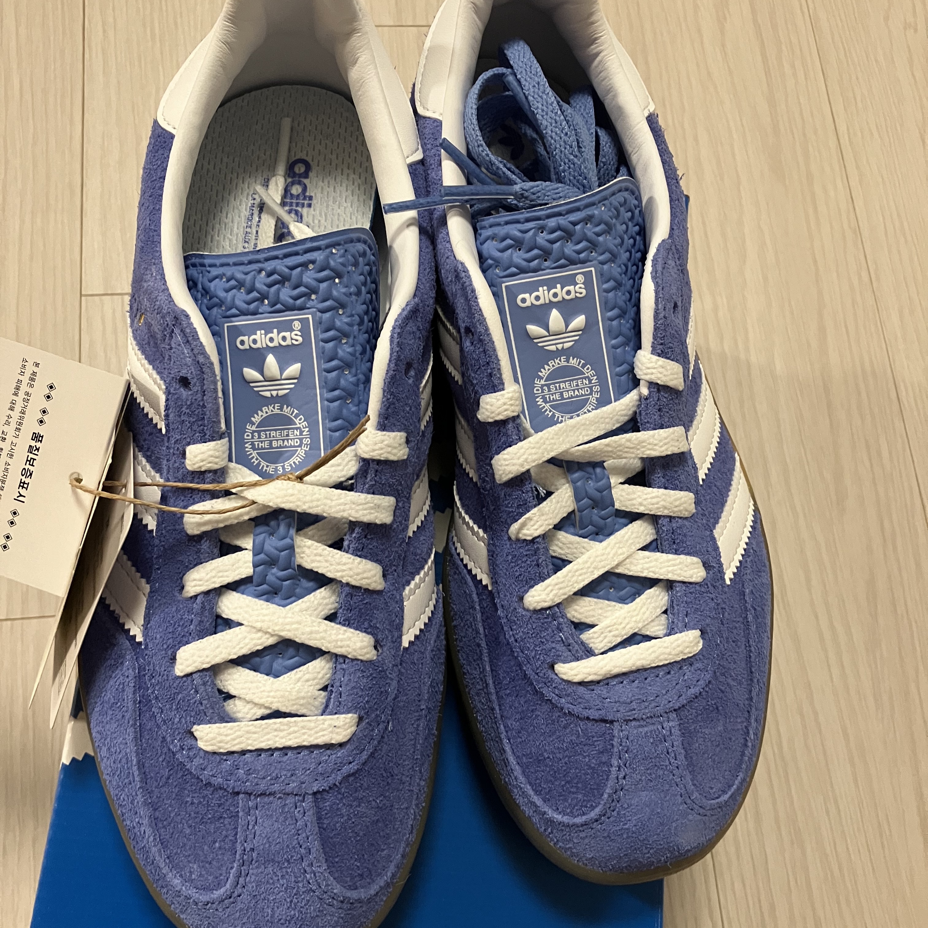 (W) Adidas Gazelle Indoor Blue Fusion Cloud White 착용 스타일