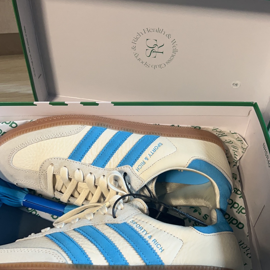 Adidas x Sporty & Rich Samba Cream Blue 착용 스타일 - 4