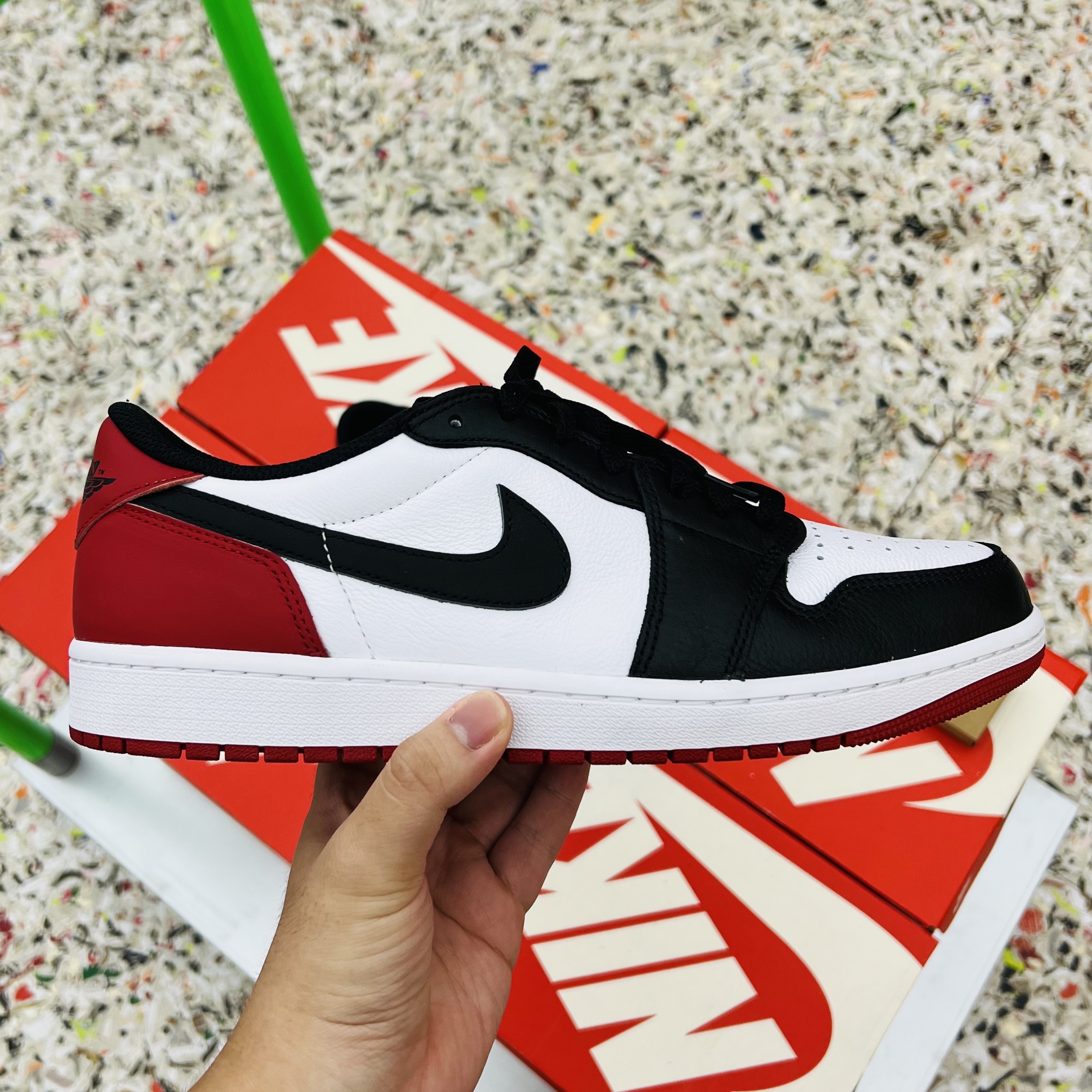 Jordan 1 Retro Low OG Black Toe 착용 스타일 - 3