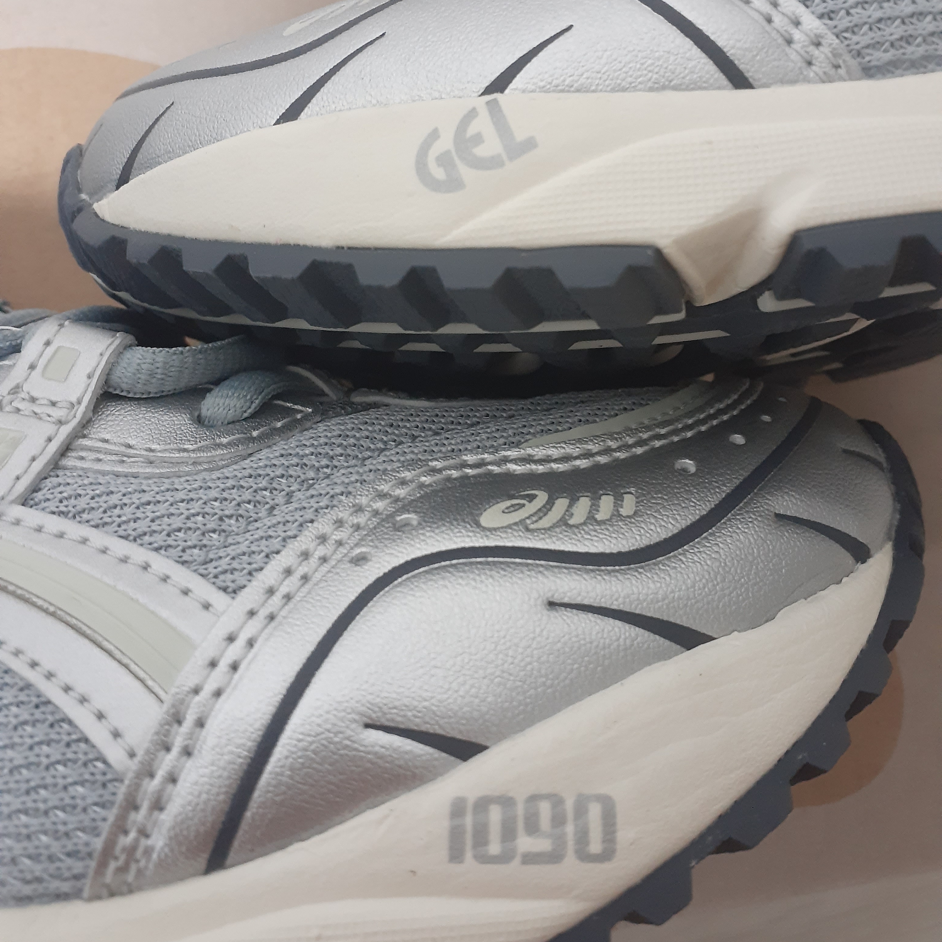Asics Gel-1090 Piedmont Grey 착용 스타일