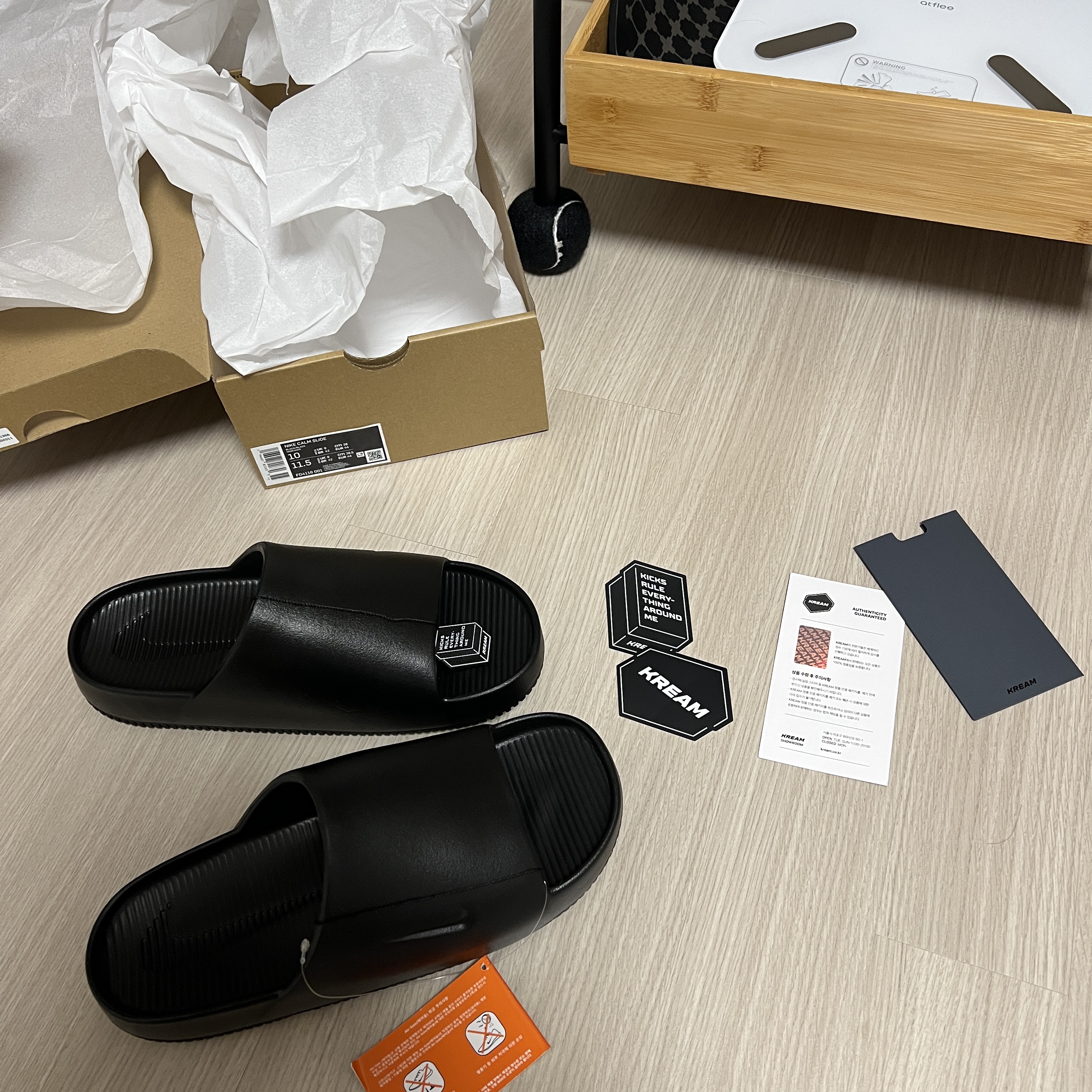 Nike Calm Slide Black 착용 스타일
