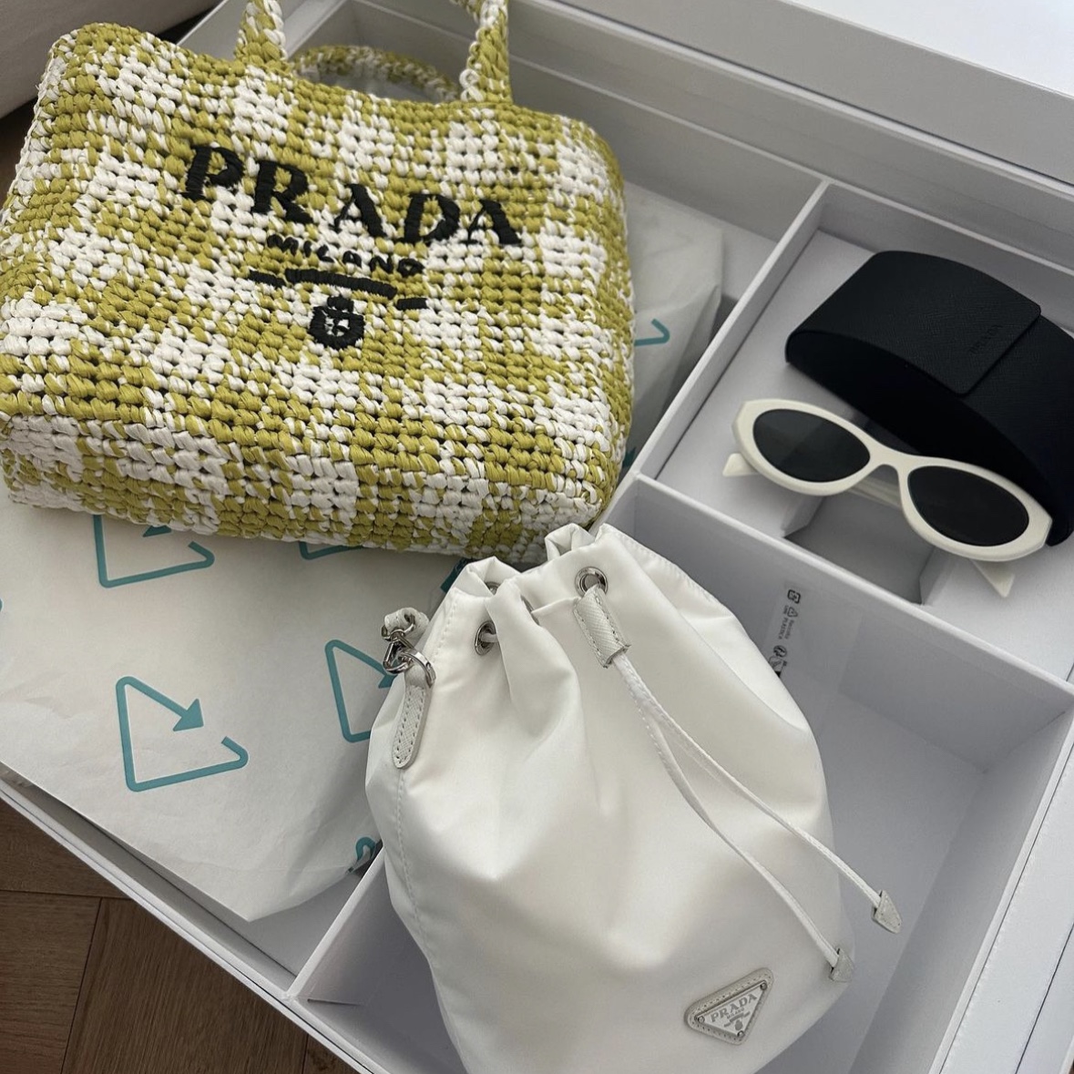 Prada Small Crochet Tote Bag Citron Yellow 착용 스타일 - 1