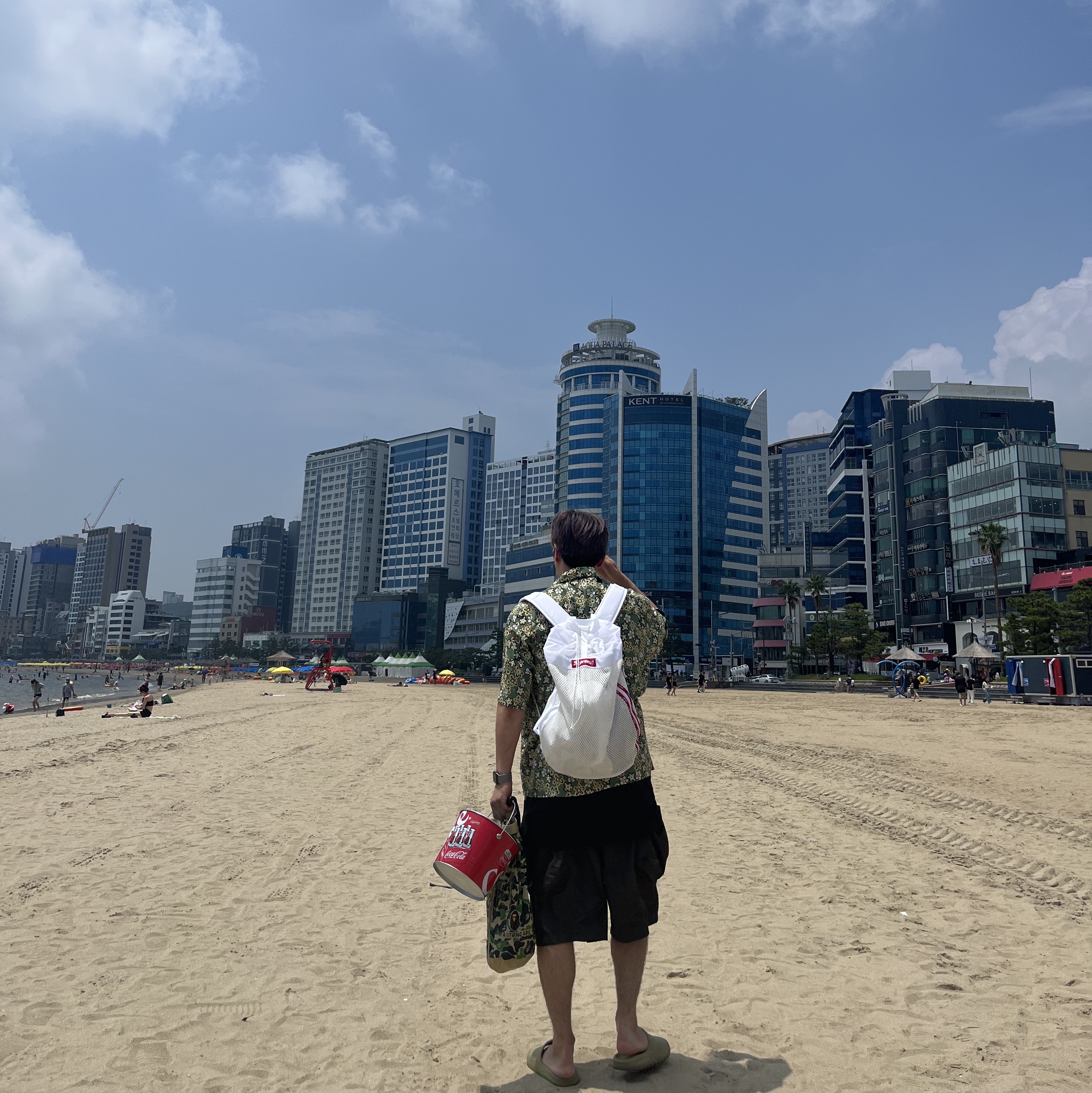 Supreme Mesh Backpack White - 23SS 착용 스타일 - 1