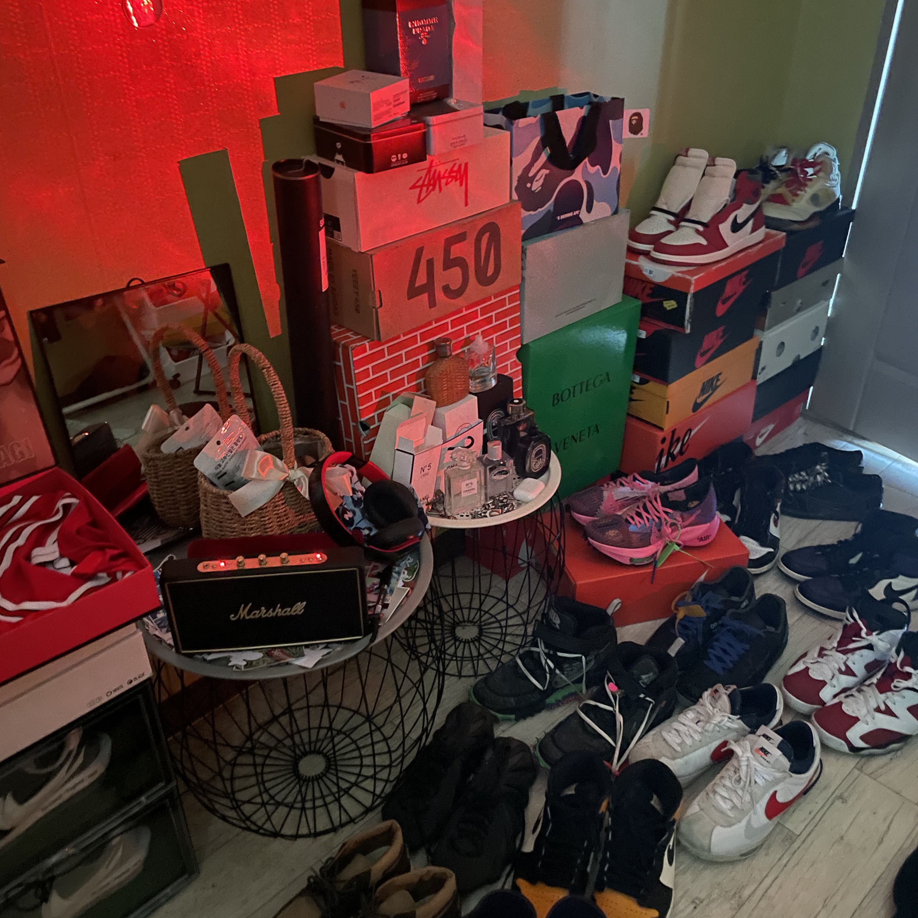 Nike x Sacai Zoom Cortez SP White and University Red 착용 스타일