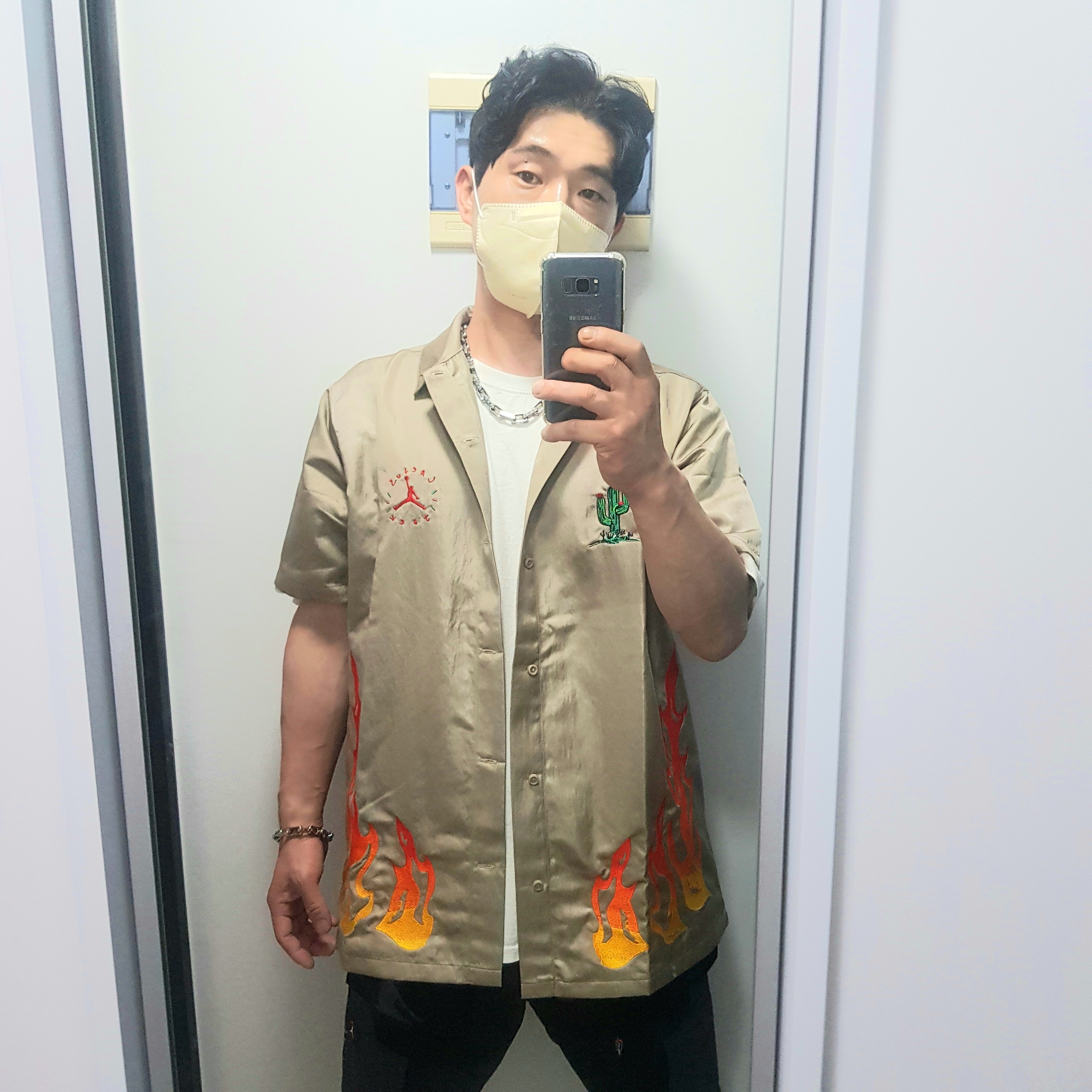 Jordan 6 x Travis Scott Retro SP British Khaki, Jordan x Travis Scott Button Down Top - US/EU 착용 스타일 - 3