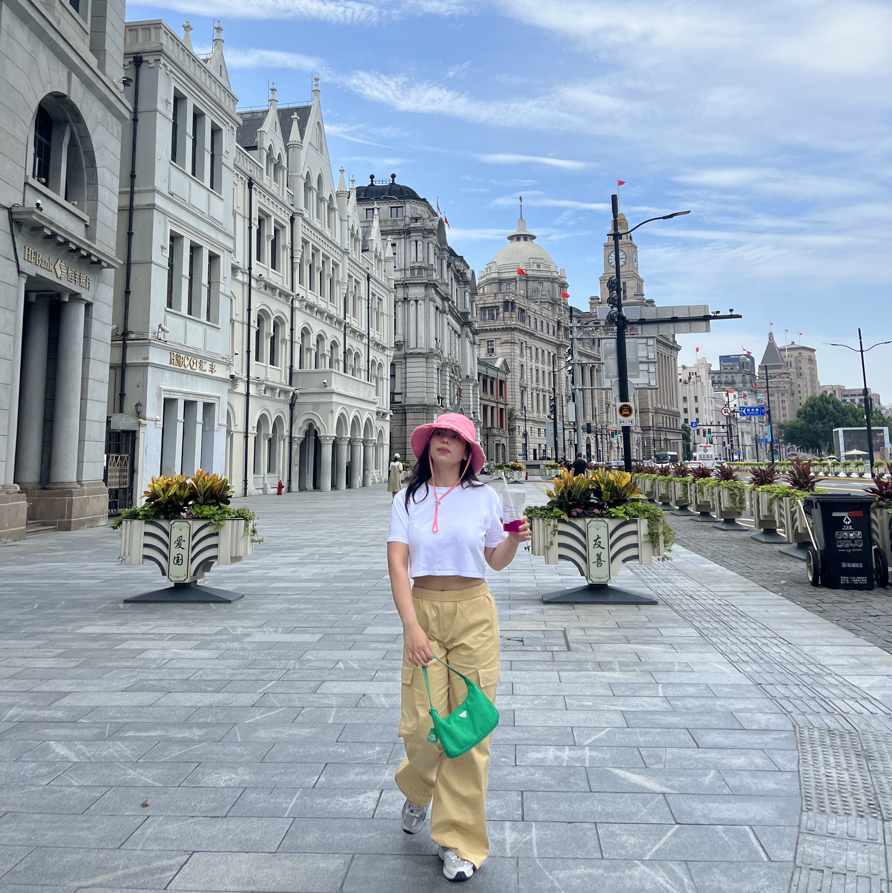 Jacquemus Le Bob Artichaut Bucket Hat Light Pink, New Balance 530 White 착용 스타일
