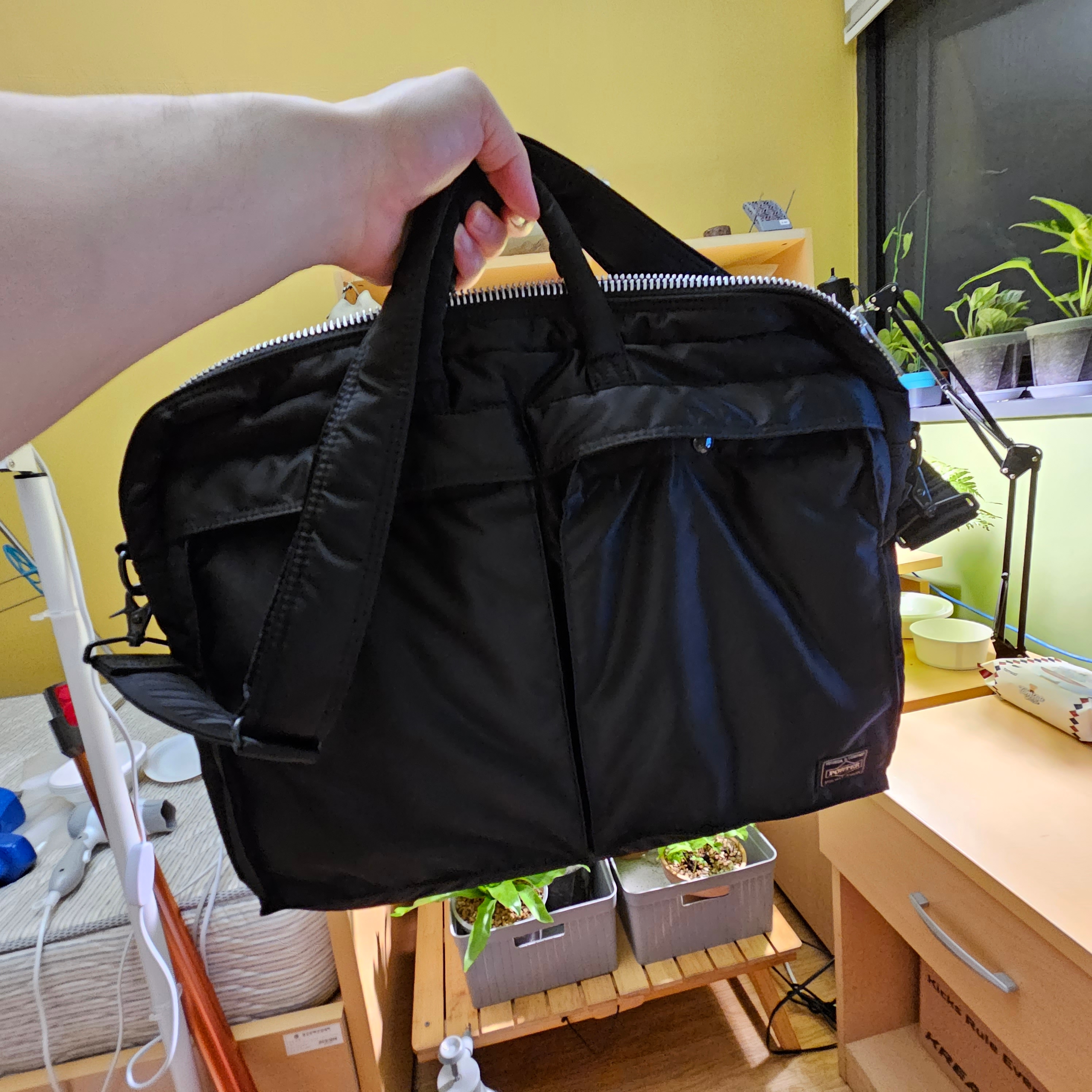 Porter Tanker 2Way Briefcase Black 착용 스타일