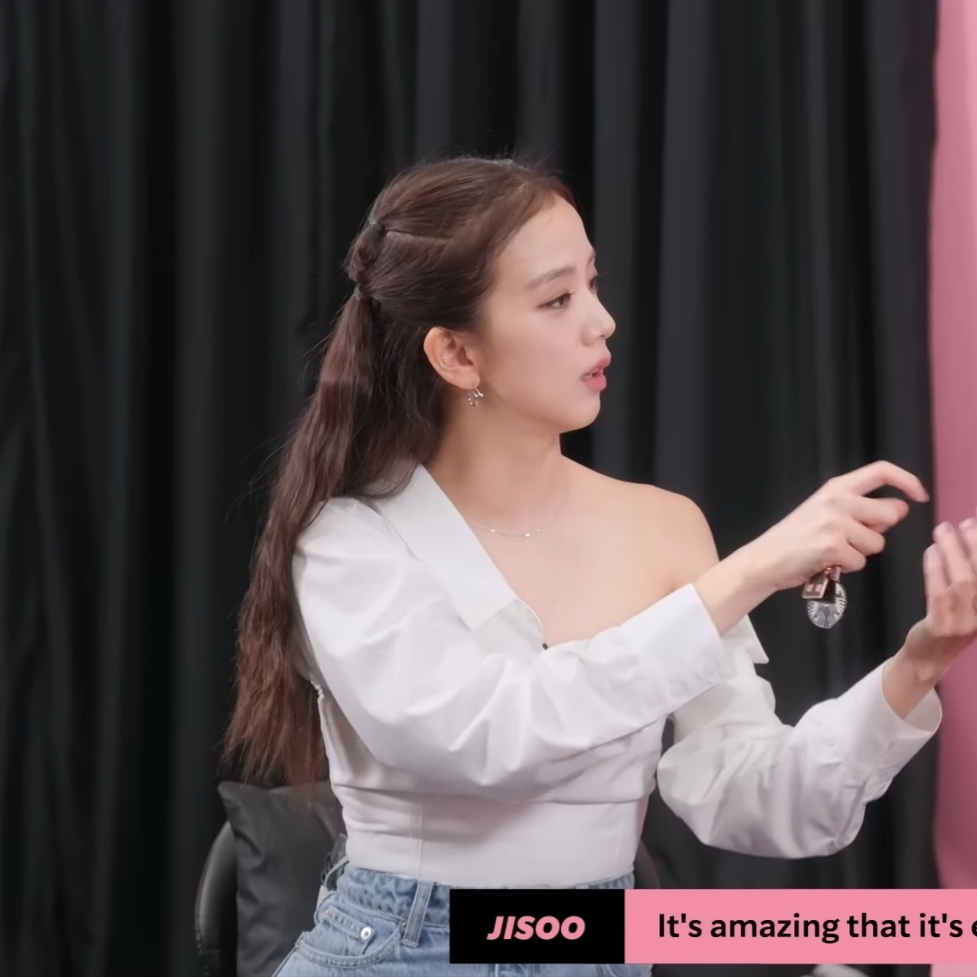 Starbucks x Blackpink Pink Stud Cold Cup 710ml 착용 스타일 - 4