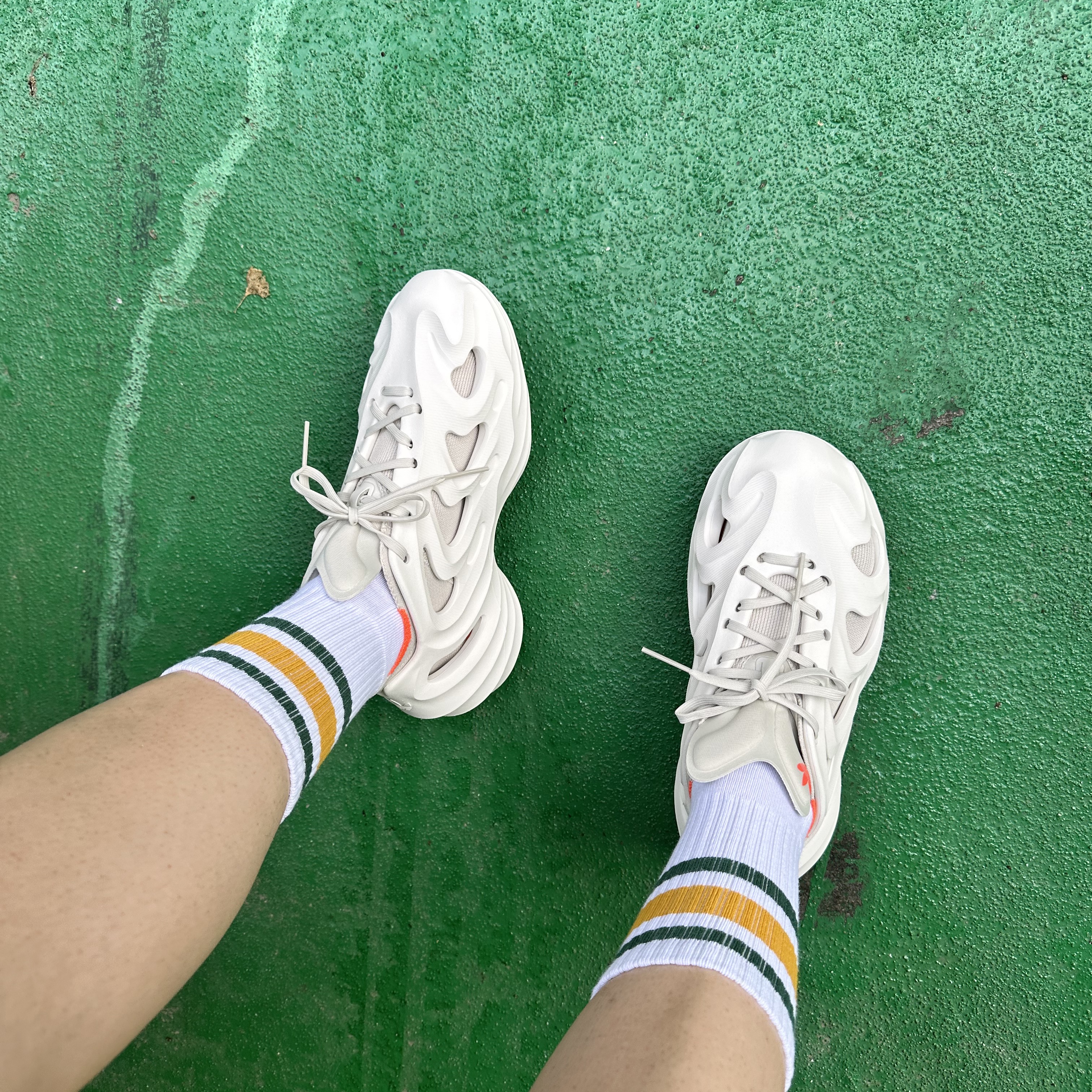 Adidas Adifom Q Off White 착용 스타일
